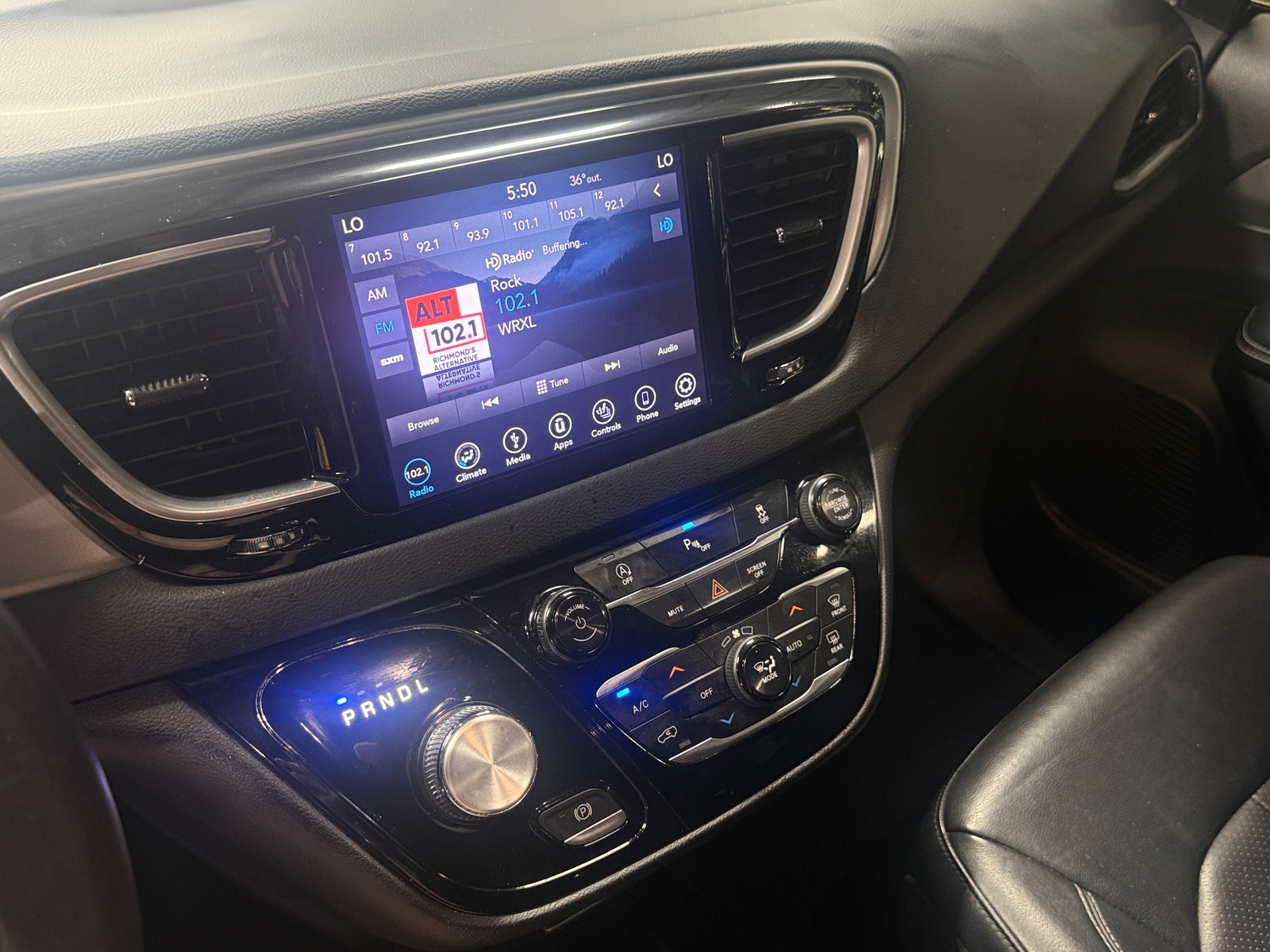 Thumbnail: 2018 Chrysler Pacifica - 3