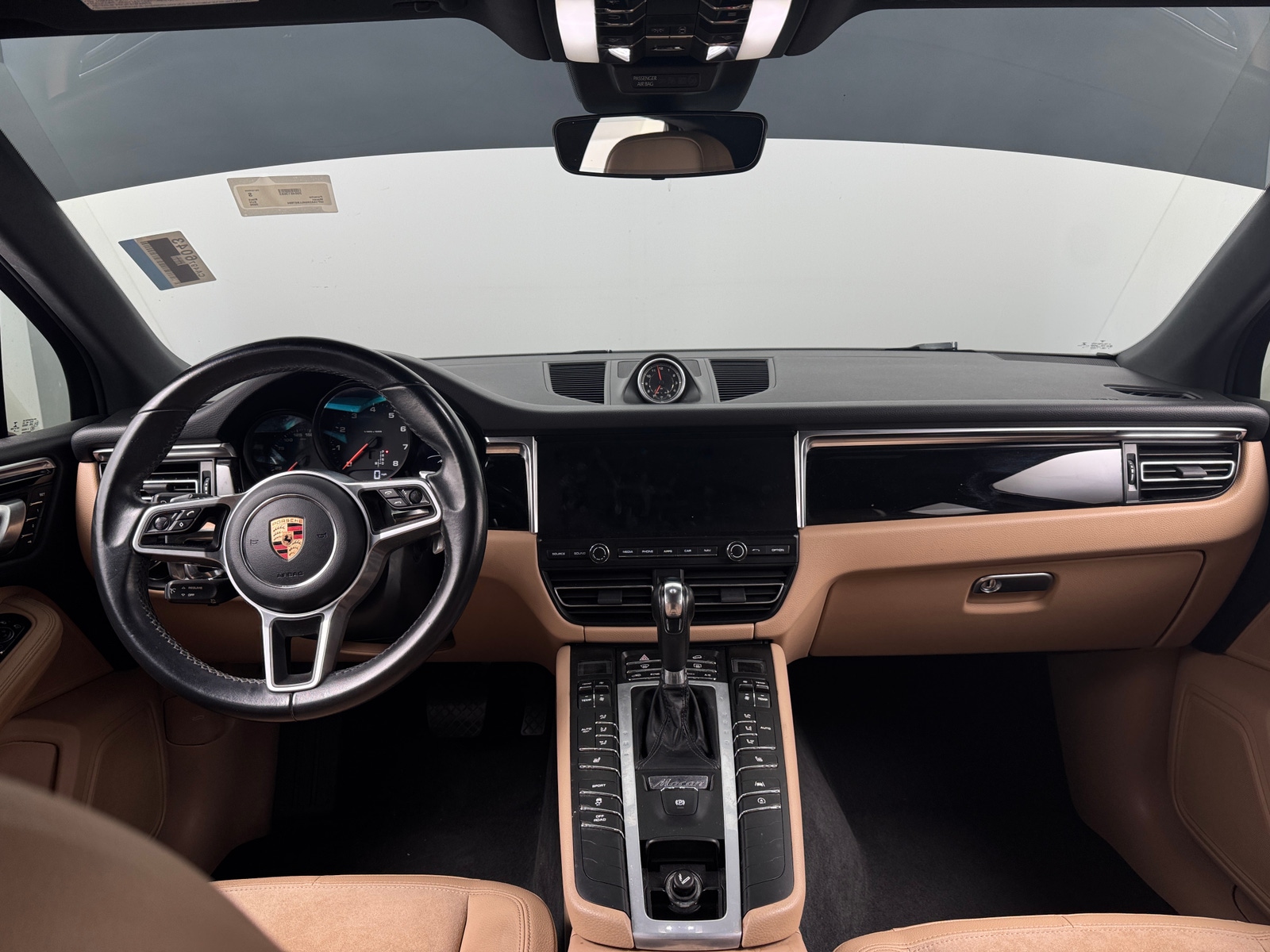 Thumbnail: 2020 Porsche Macan - 2