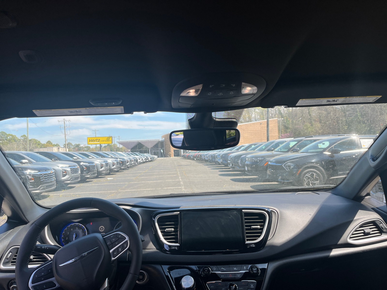 Thumbnail: 2025 Chrysler Pacifica - 3