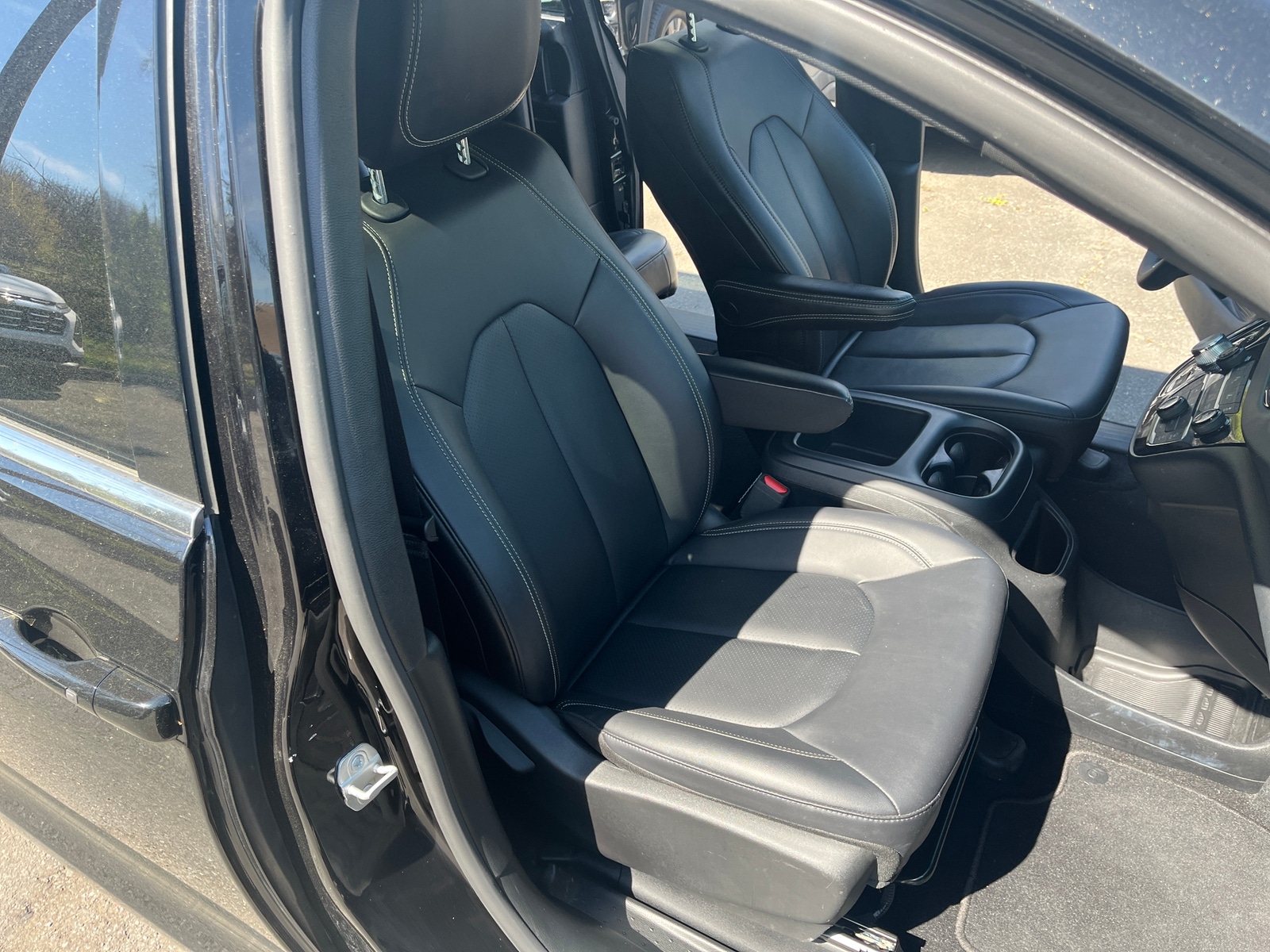 Thumbnail: 2025 Chrysler Pacifica - 2