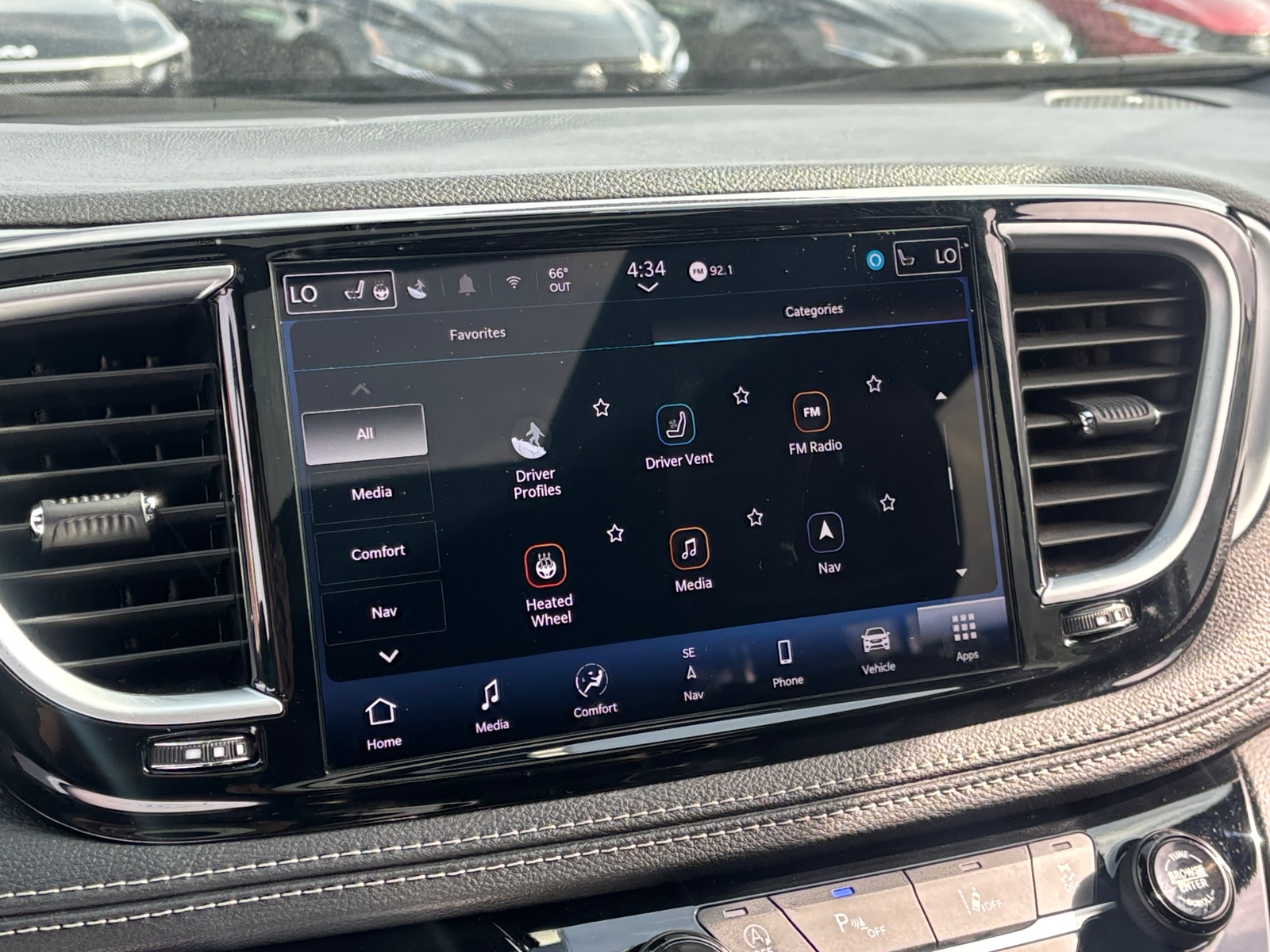 Thumbnail: 2025 Chrysler Pacifica - 3