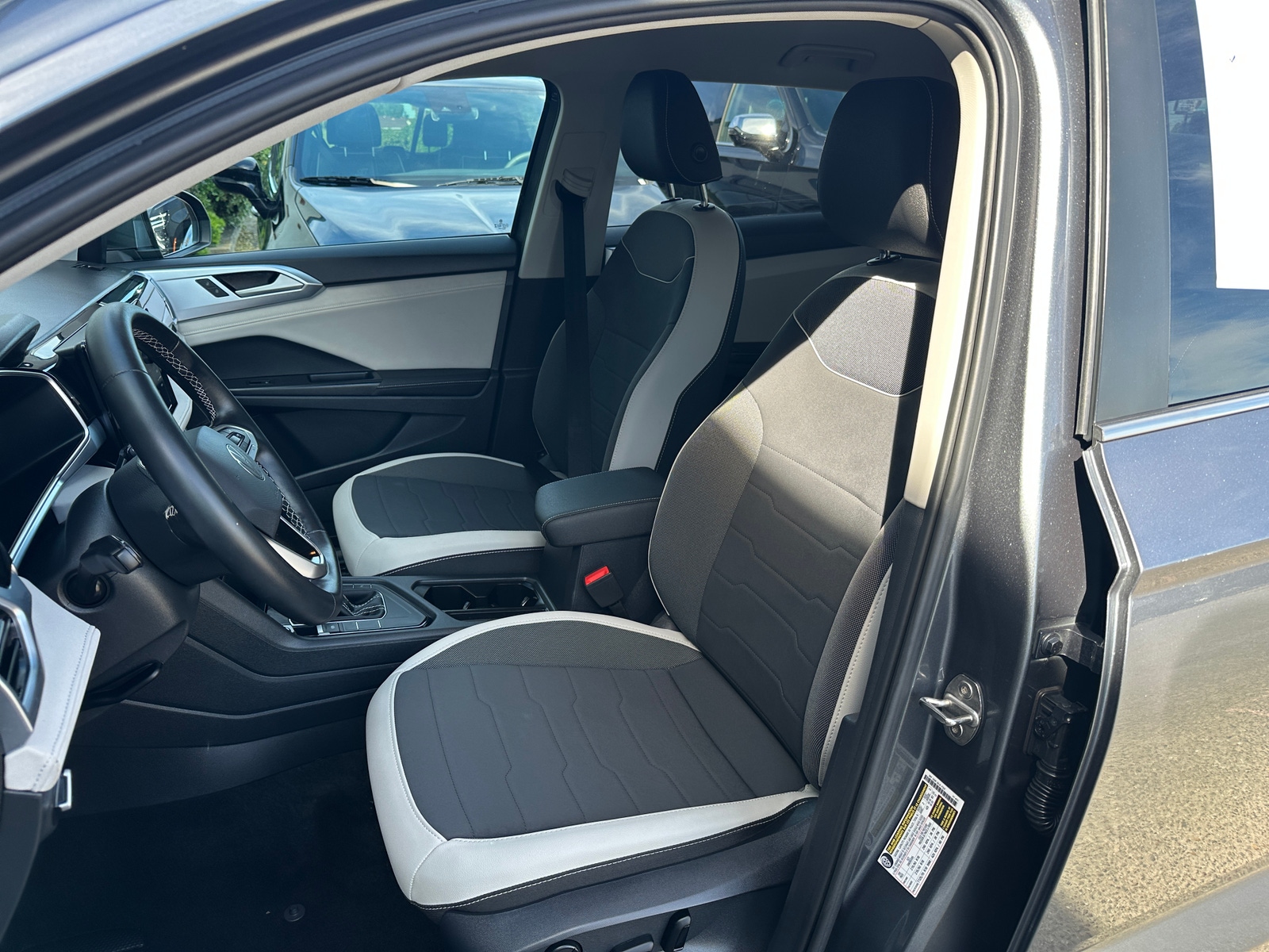 Thumbnail: 2025 Volkswagen Taos - 2