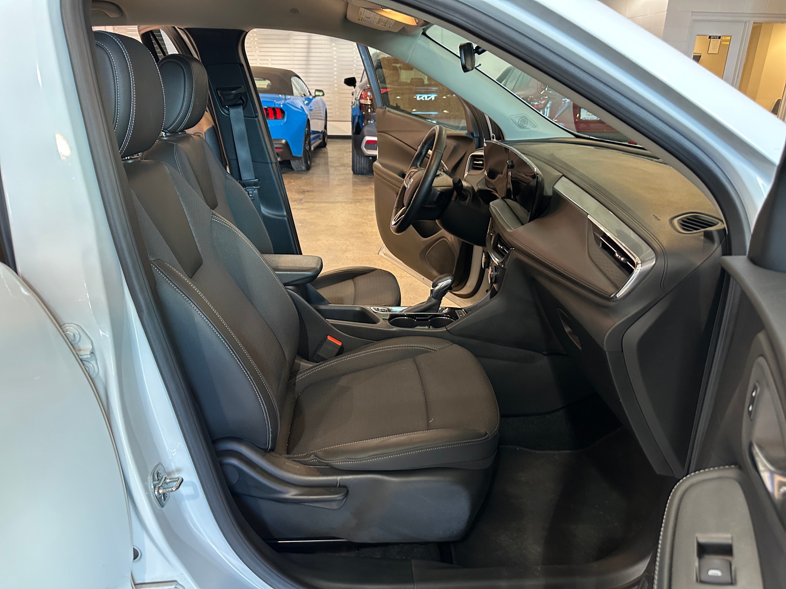 Thumbnail: 2025 Buick Encore GX - 2