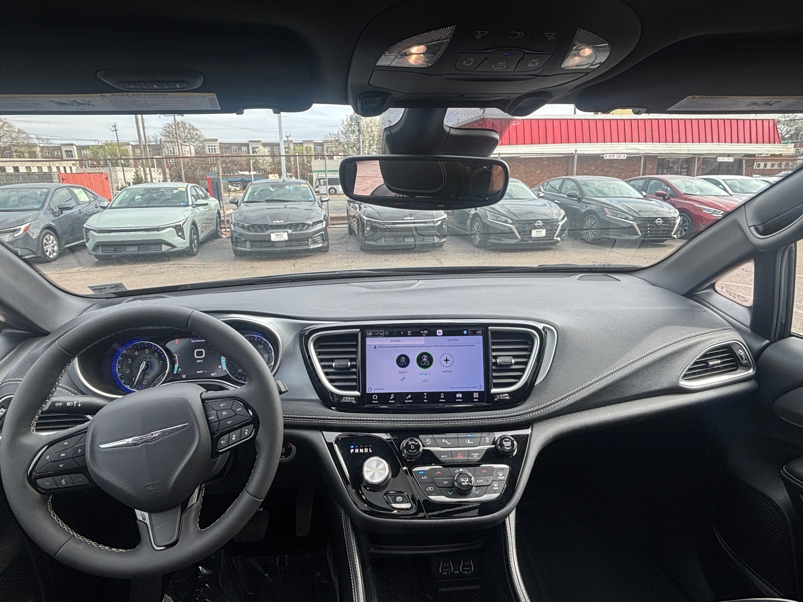 Thumbnail: 2025 Chrysler Pacifica - 3