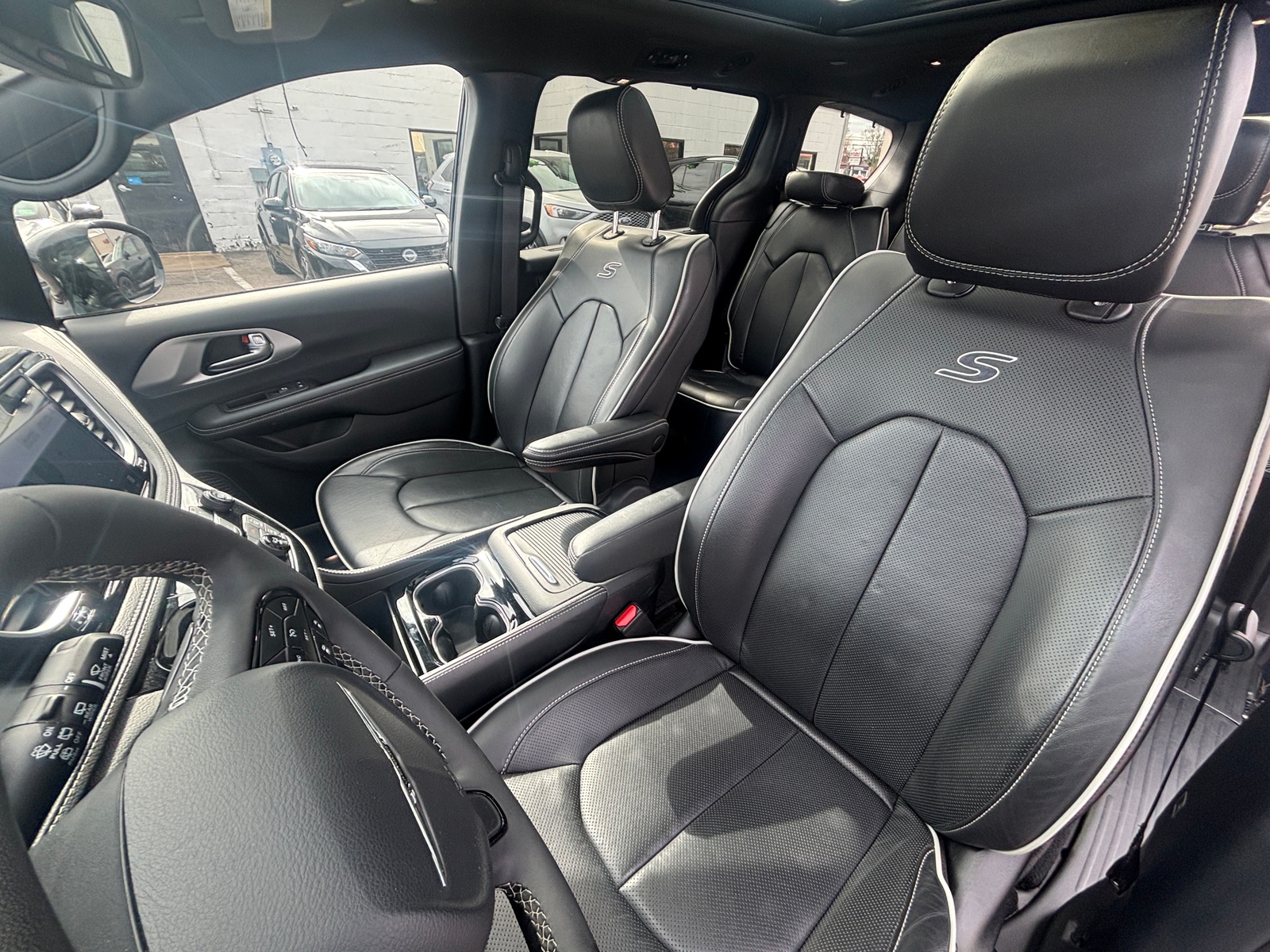 Thumbnail: 2025 Chrysler Pacifica - 2