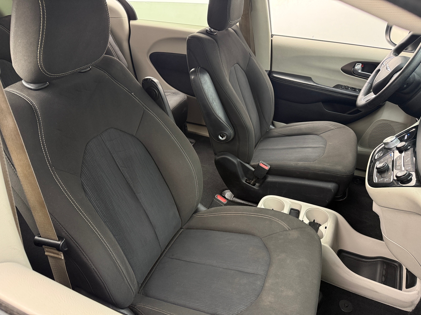 Thumbnail: 2020 Chrysler Voyager - 2