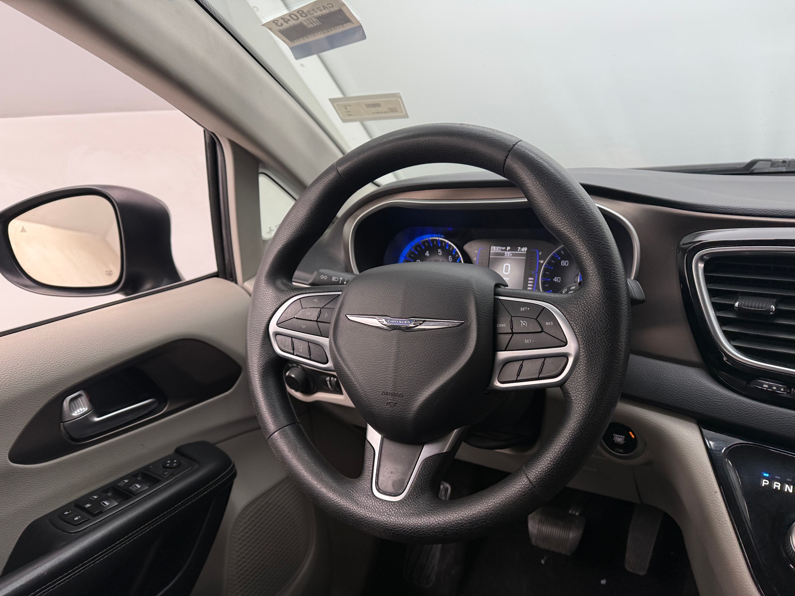Thumbnail: 2020 Chrysler Voyager - 5