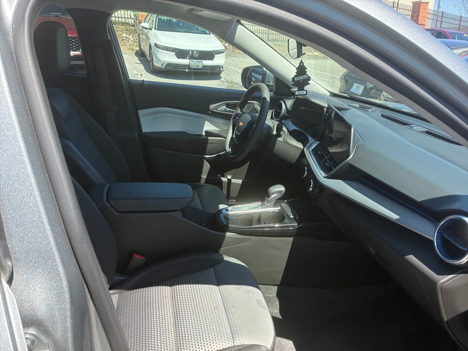 Thumbnail: 2025 Chevrolet Trax - 2