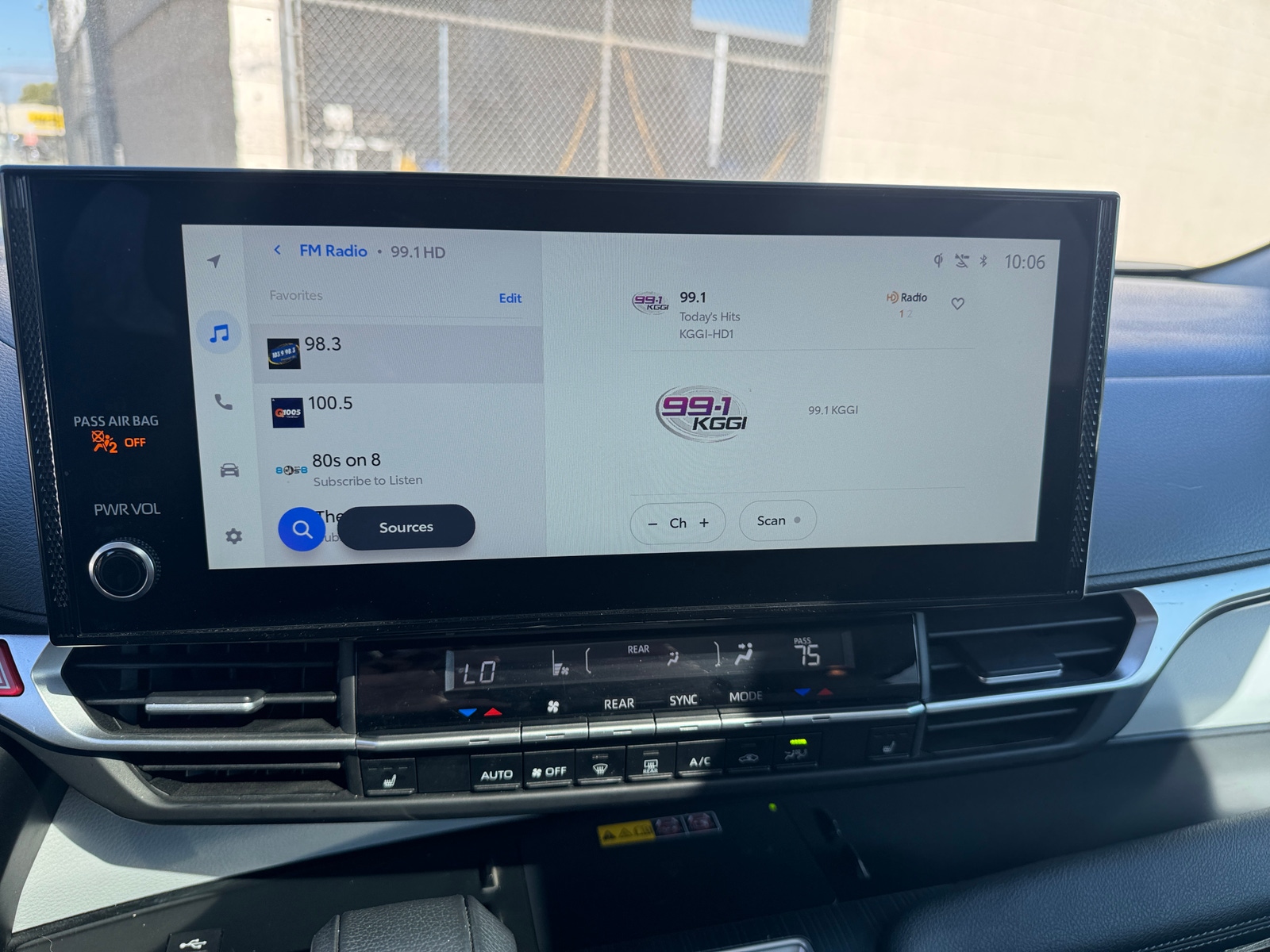 Thumbnail: 2025 Toyota Sienna - 4