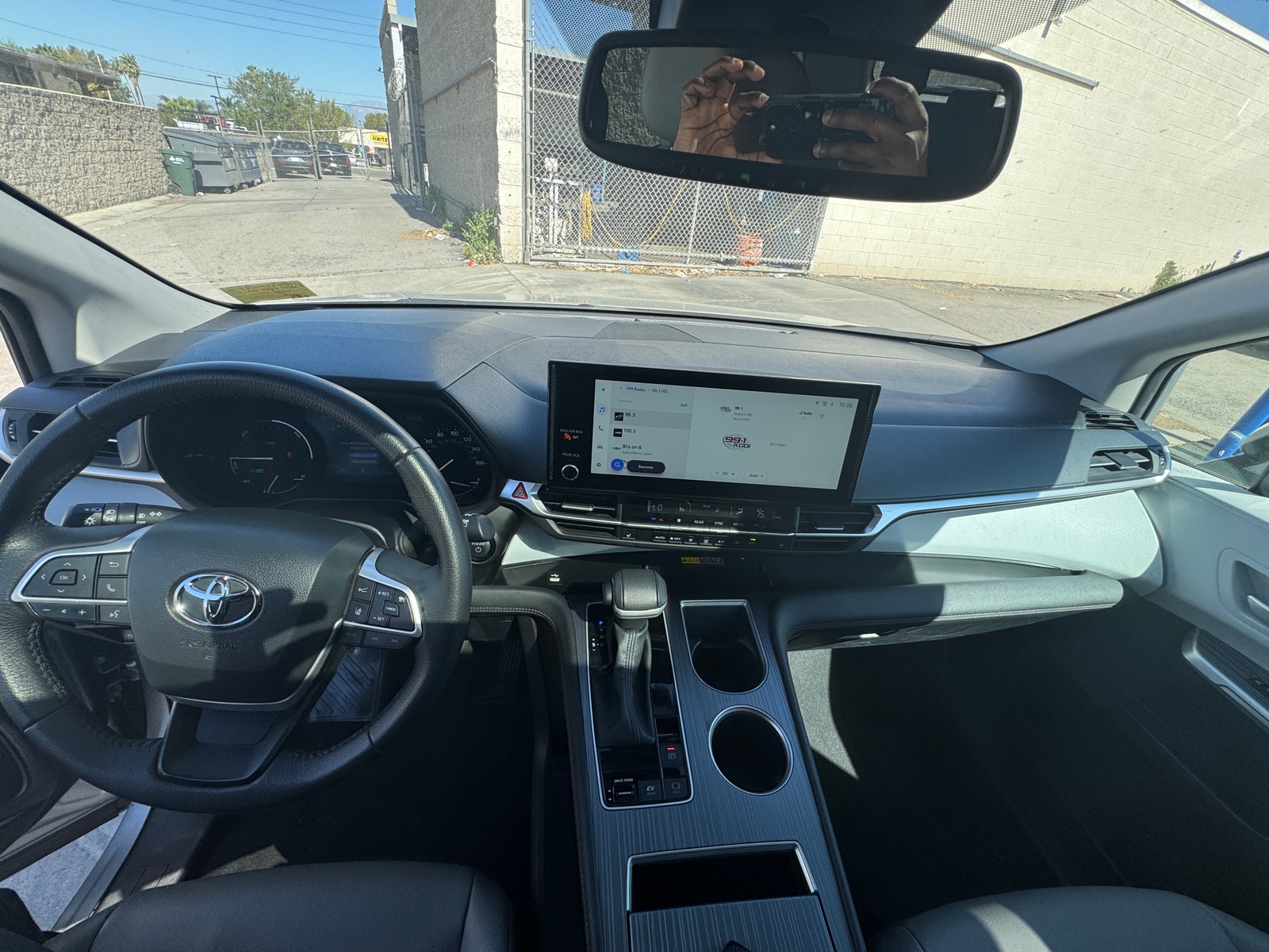 Thumbnail: 2025 Toyota Sienna - 3