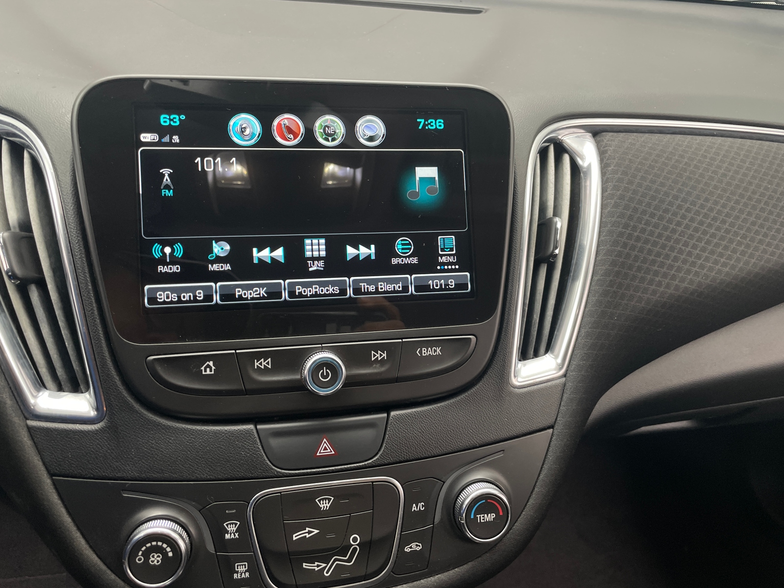 Thumbnail: 2018 Chevrolet Malibu - 4