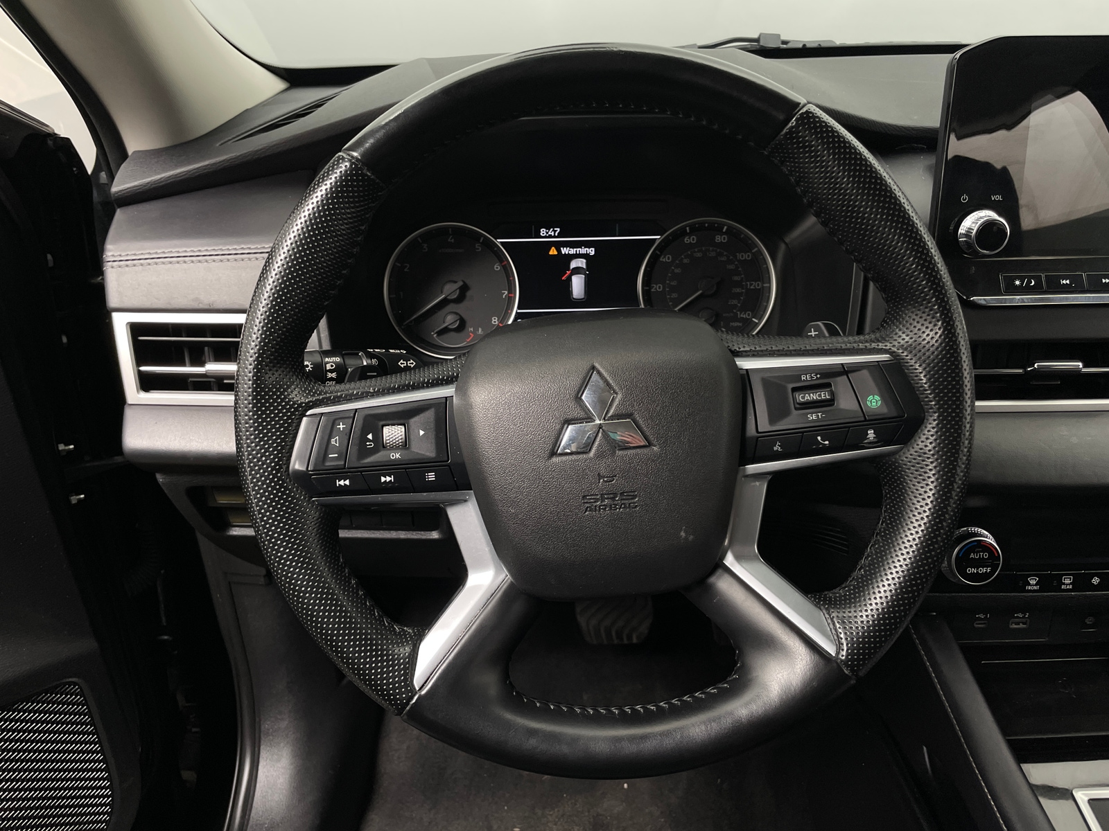 Thumbnail: 2024 Mitsubishi Outlander - 4