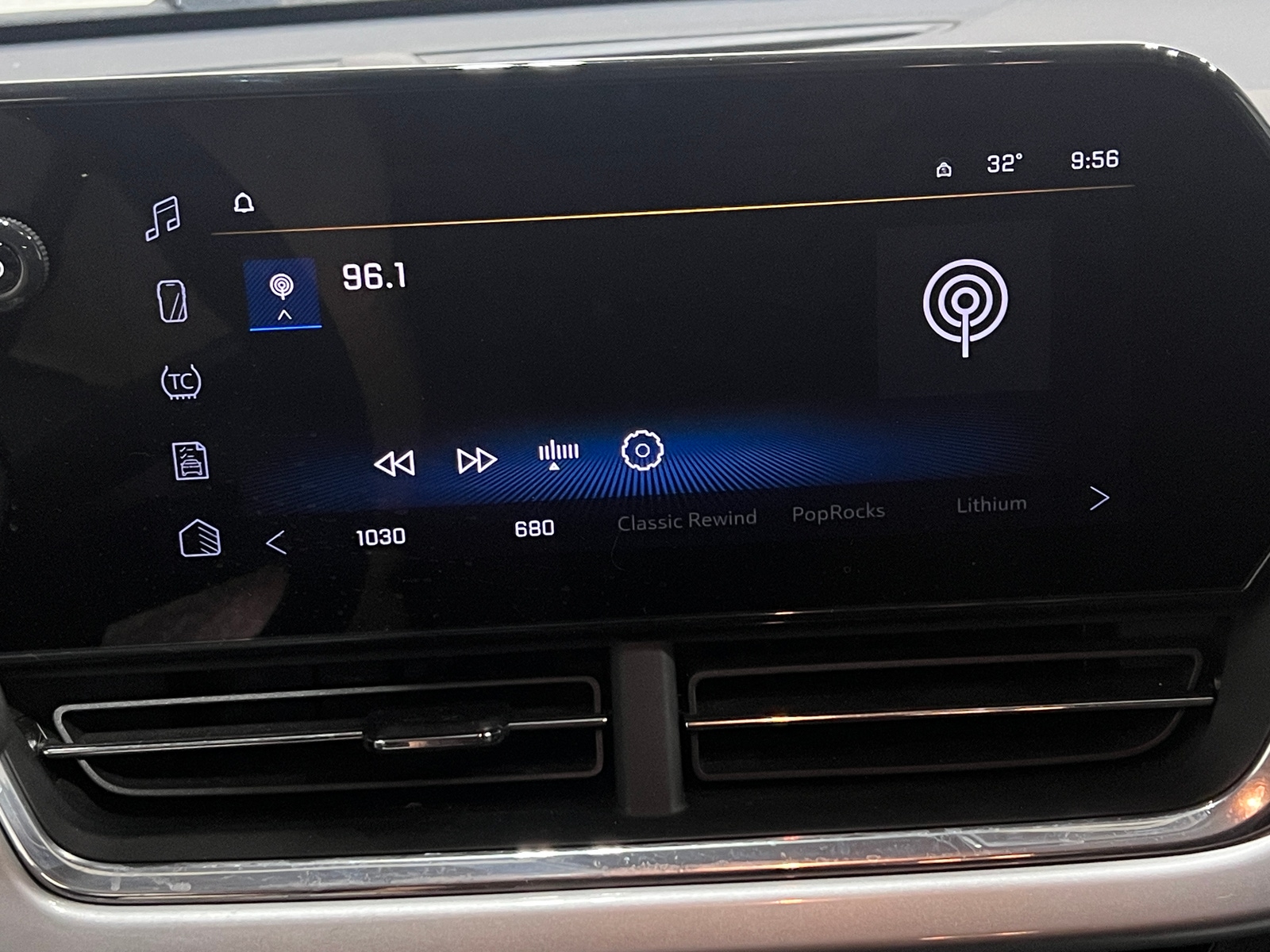 Thumbnail: 2025 Chevrolet Trax - 4