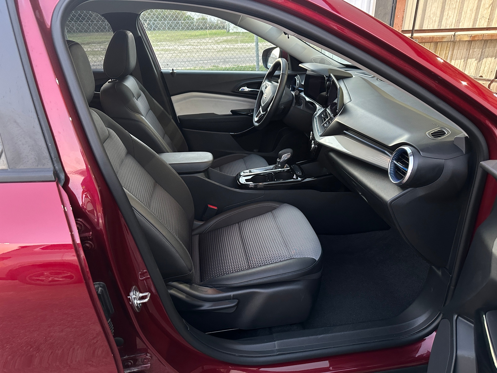 Thumbnail: 2025 Chevrolet Trax - 2