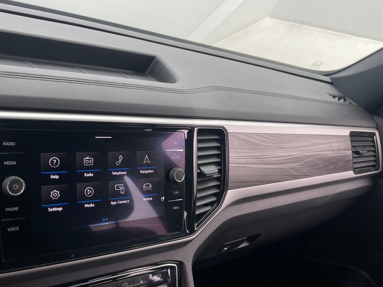 Thumbnail: 2022 Volkswagen Atlas - 3