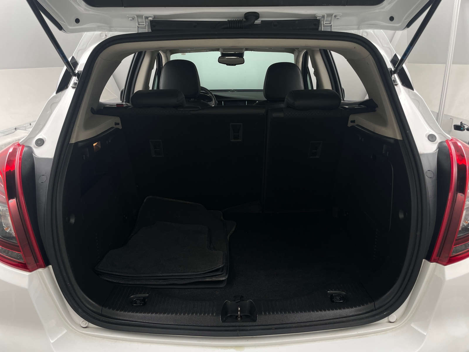 Thumbnail: 2020 Buick Encore - 6