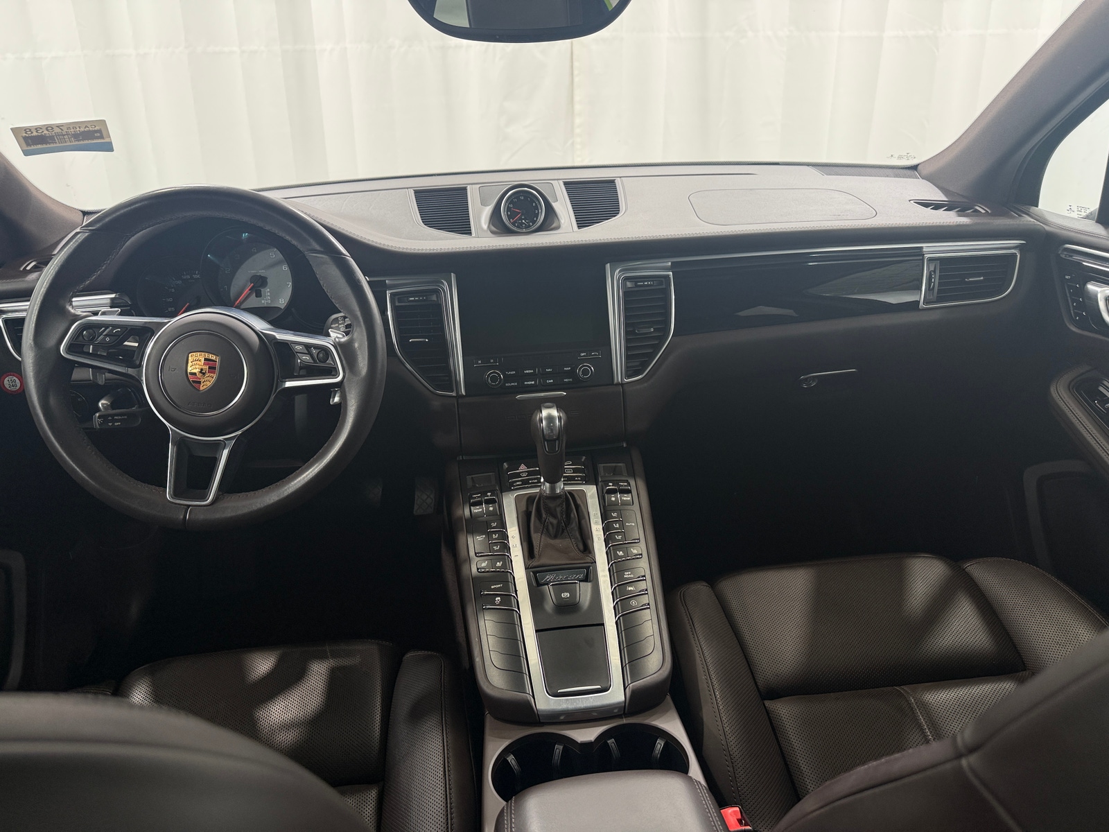 Thumbnail: 2017 Porsche Macan - 2