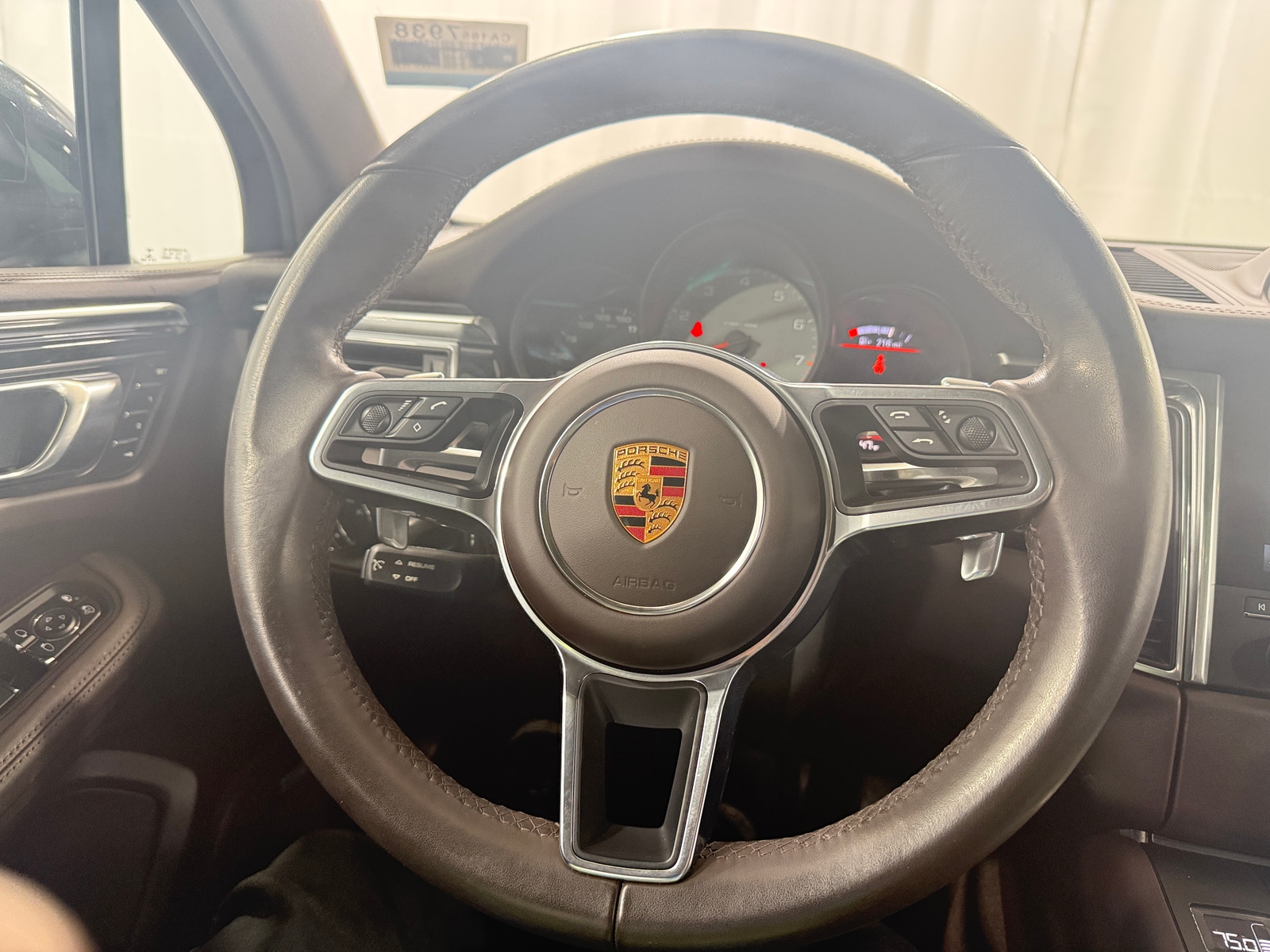 Thumbnail: 2017 Porsche Macan - 4