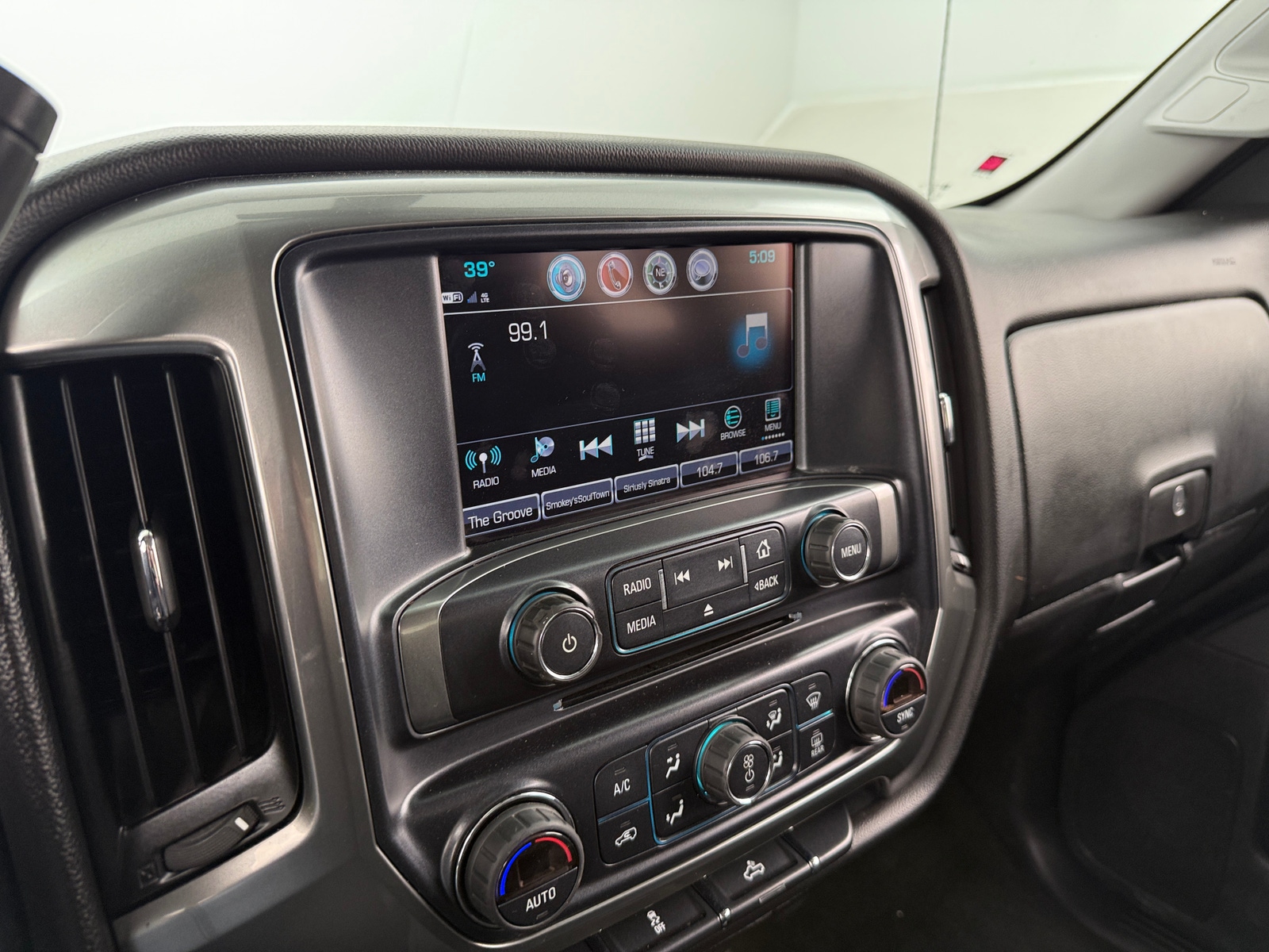 Thumbnail: 2017 Chevrolet Silverado 1500 - 4