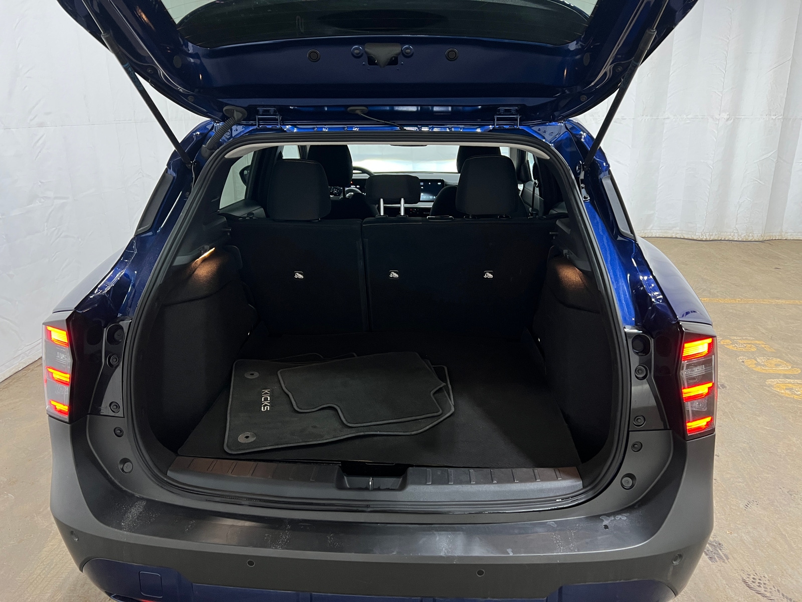 Thumbnail: 2025 Nissan Kicks - 7