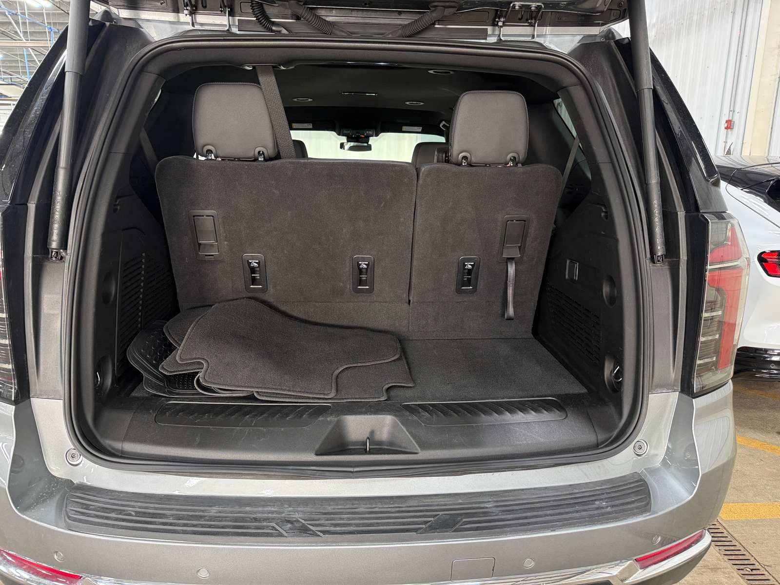 Thumbnail: 2025 Chevrolet Tahoe - 6