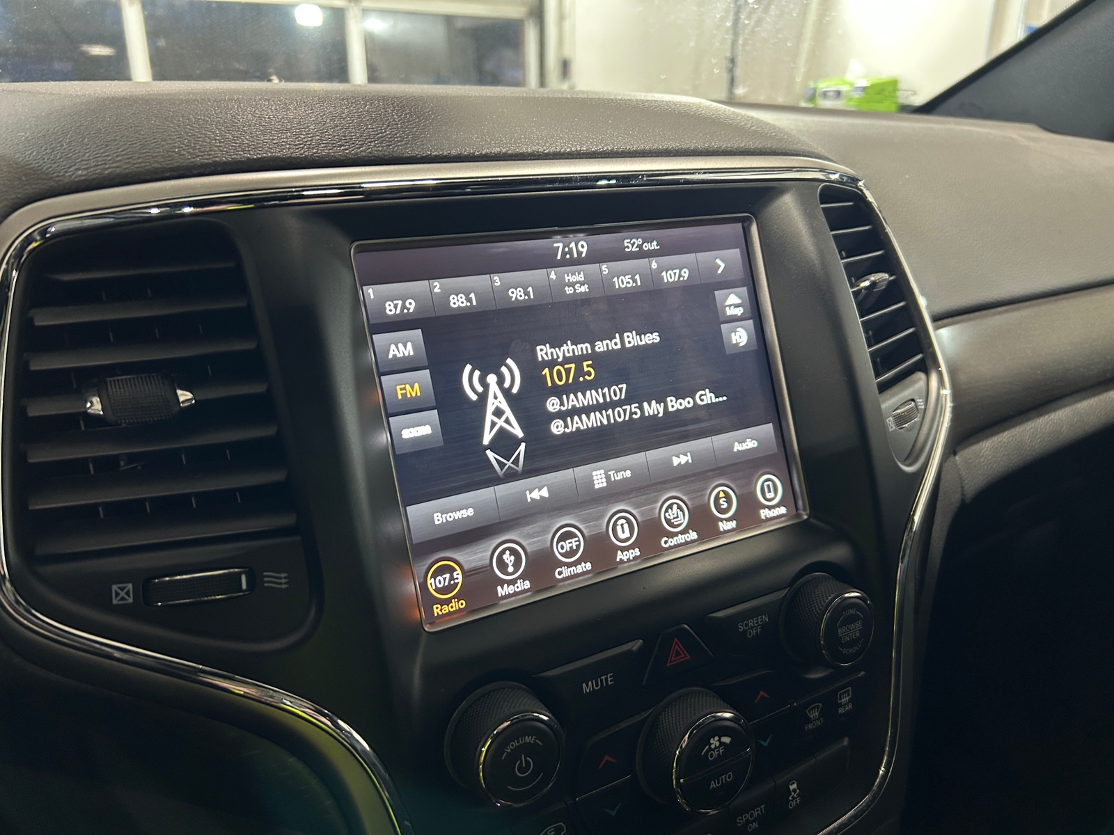 Thumbnail: 2018 Jeep Grand Cherokee - 4