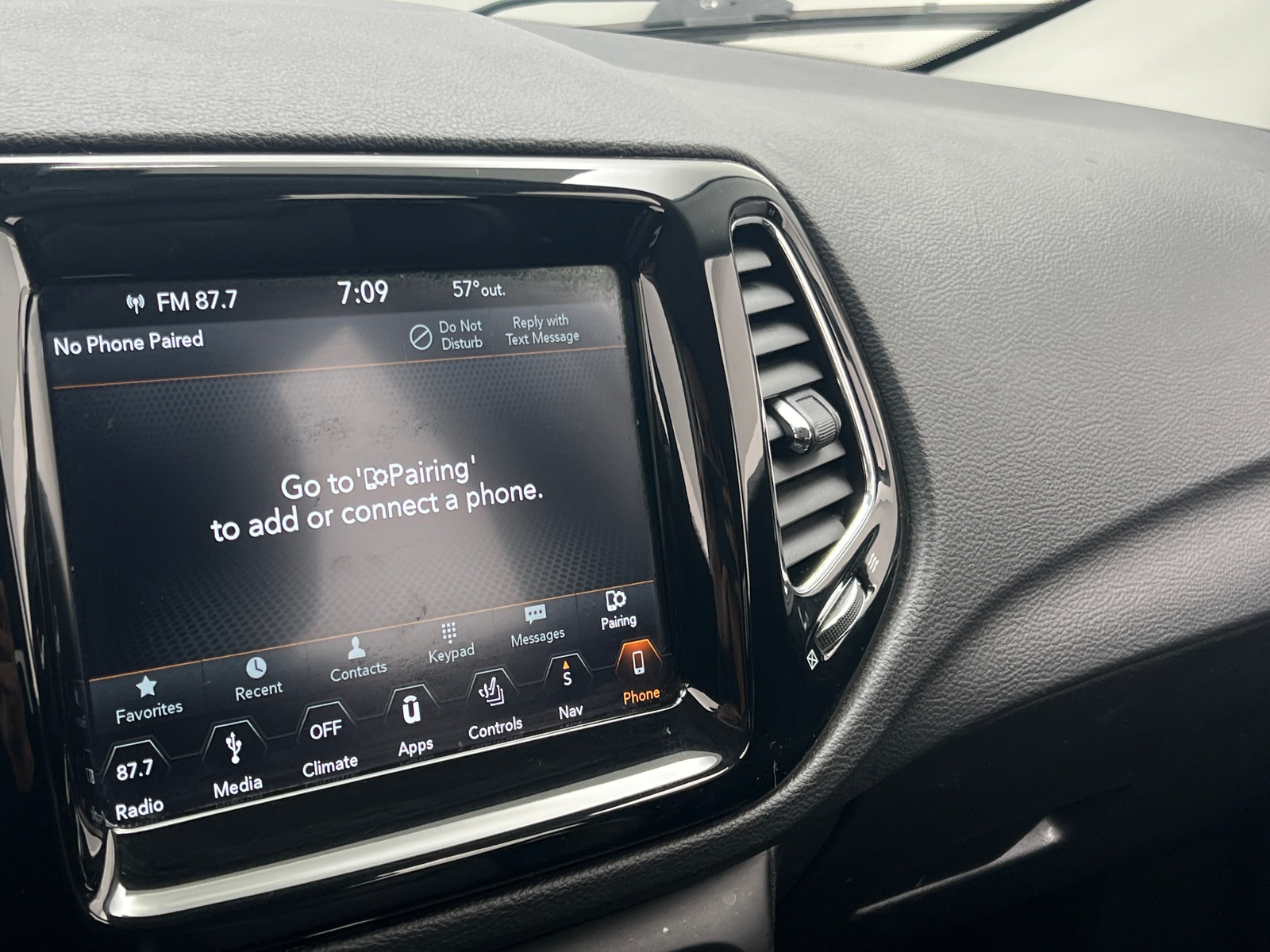 Thumbnail: 2018 Jeep Compass - 3