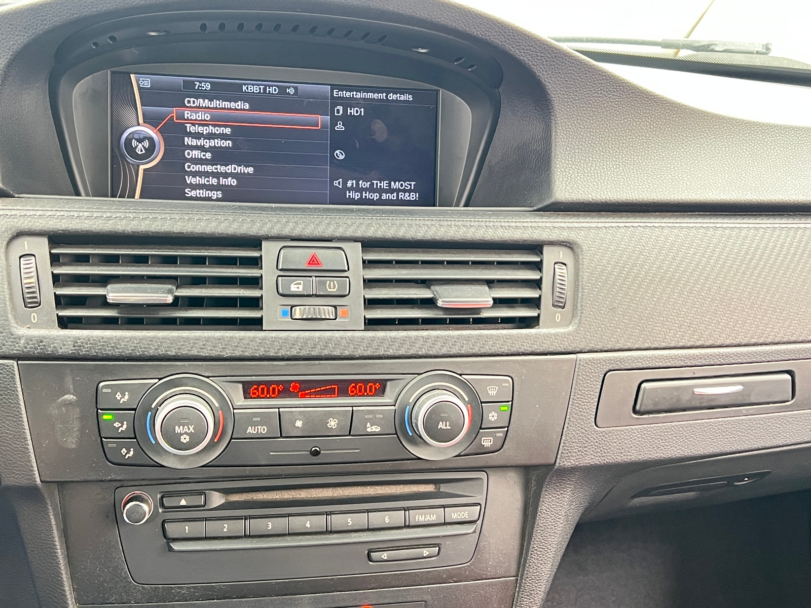 Thumbnail: 2011 BMW M3 - 3