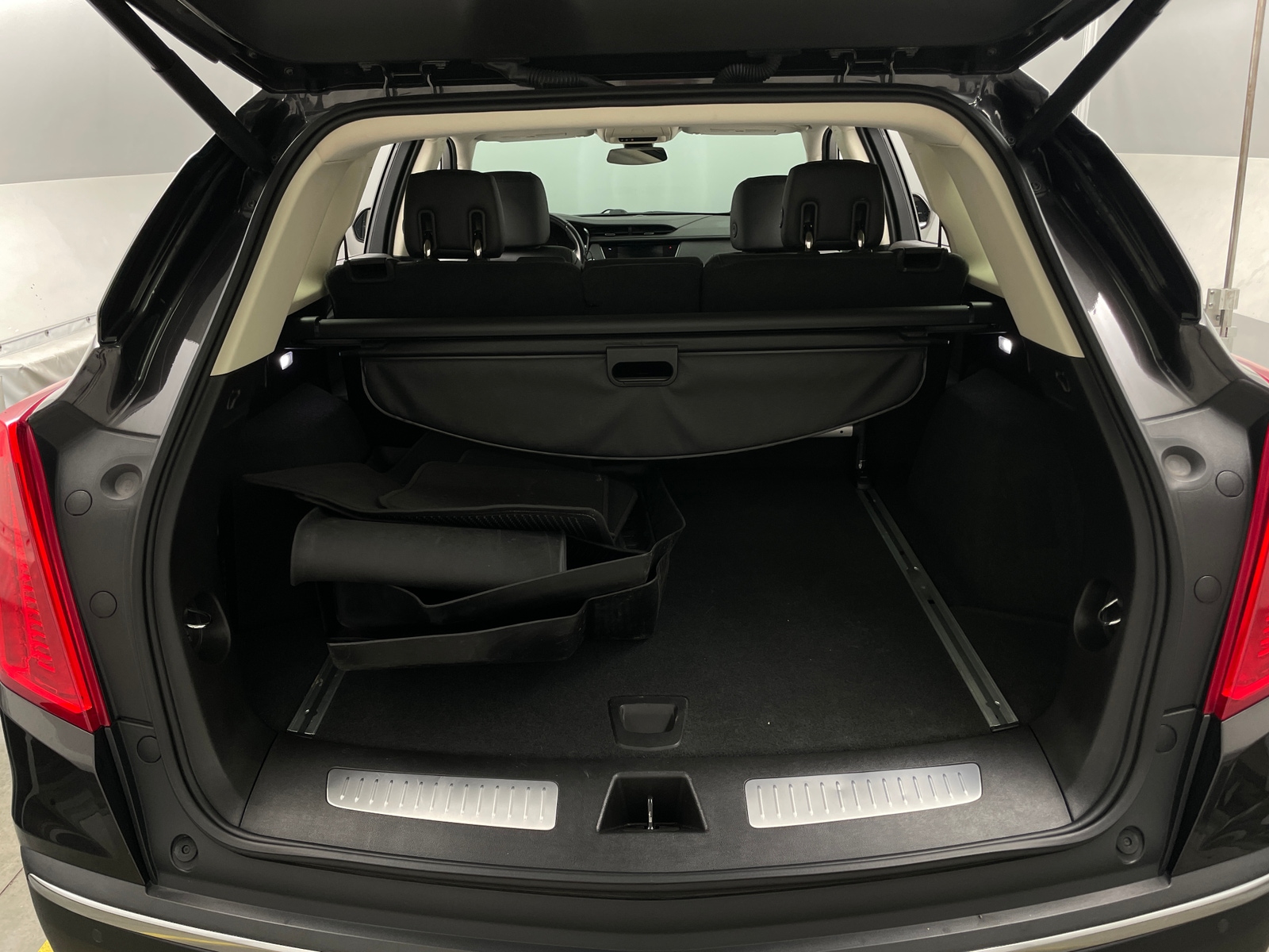 Thumbnail: 2018 Cadillac XT5 - 6