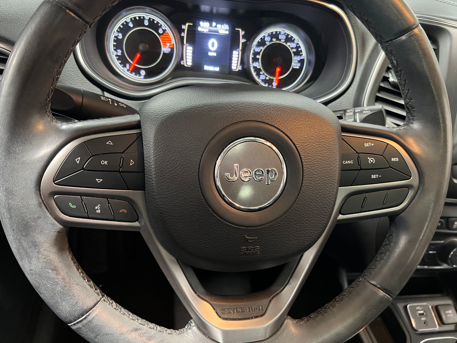 Thumbnail: 2019 Jeep Cherokee - 5