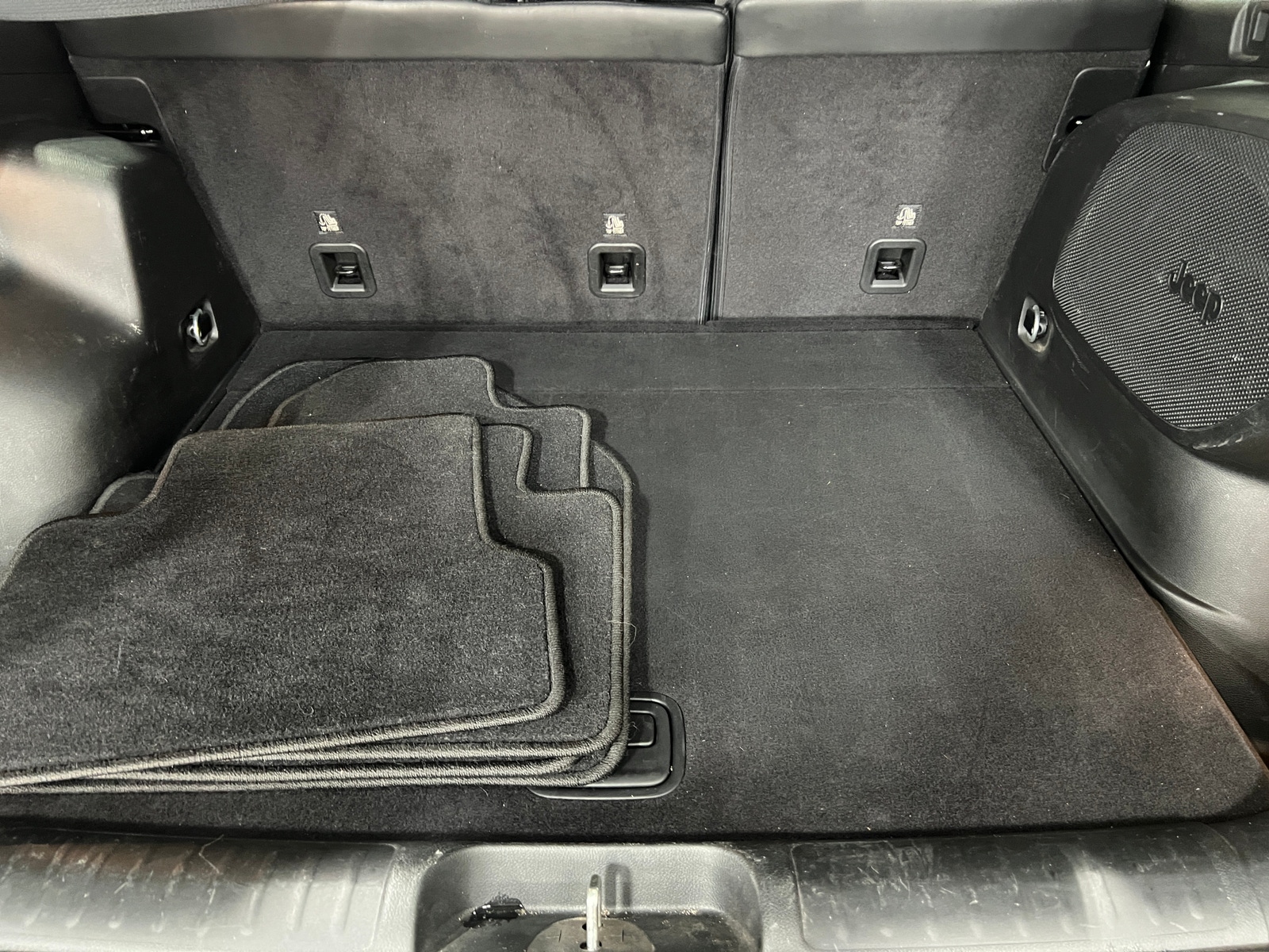 Thumbnail: 2019 Jeep Cherokee - 7