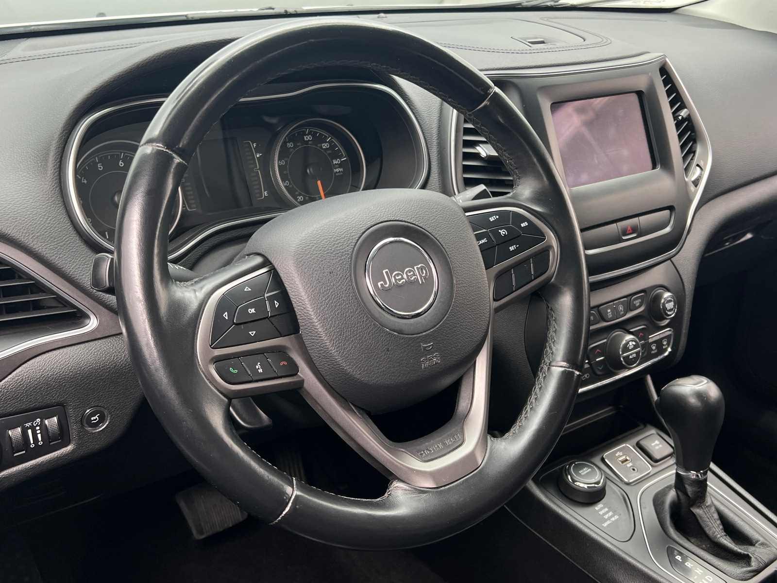 Thumbnail: 2019 Jeep Cherokee - 5