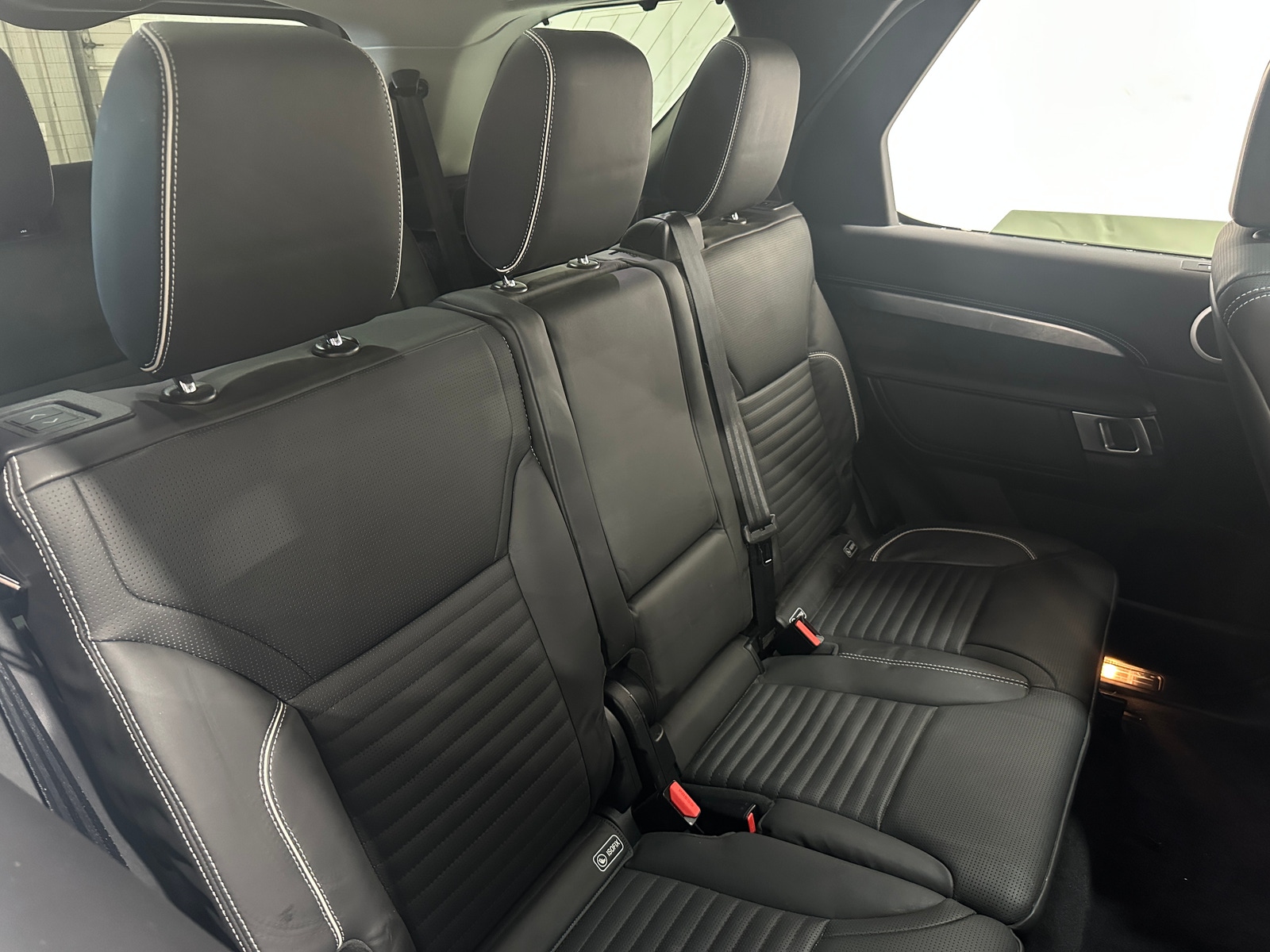 Thumbnail: 2017 Land Rover Discovery - 5