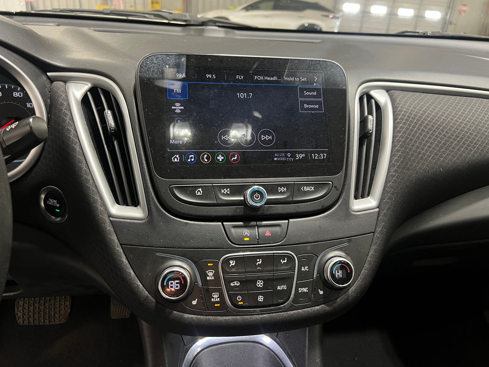 Thumbnail: 2023 Chevrolet Malibu - 4