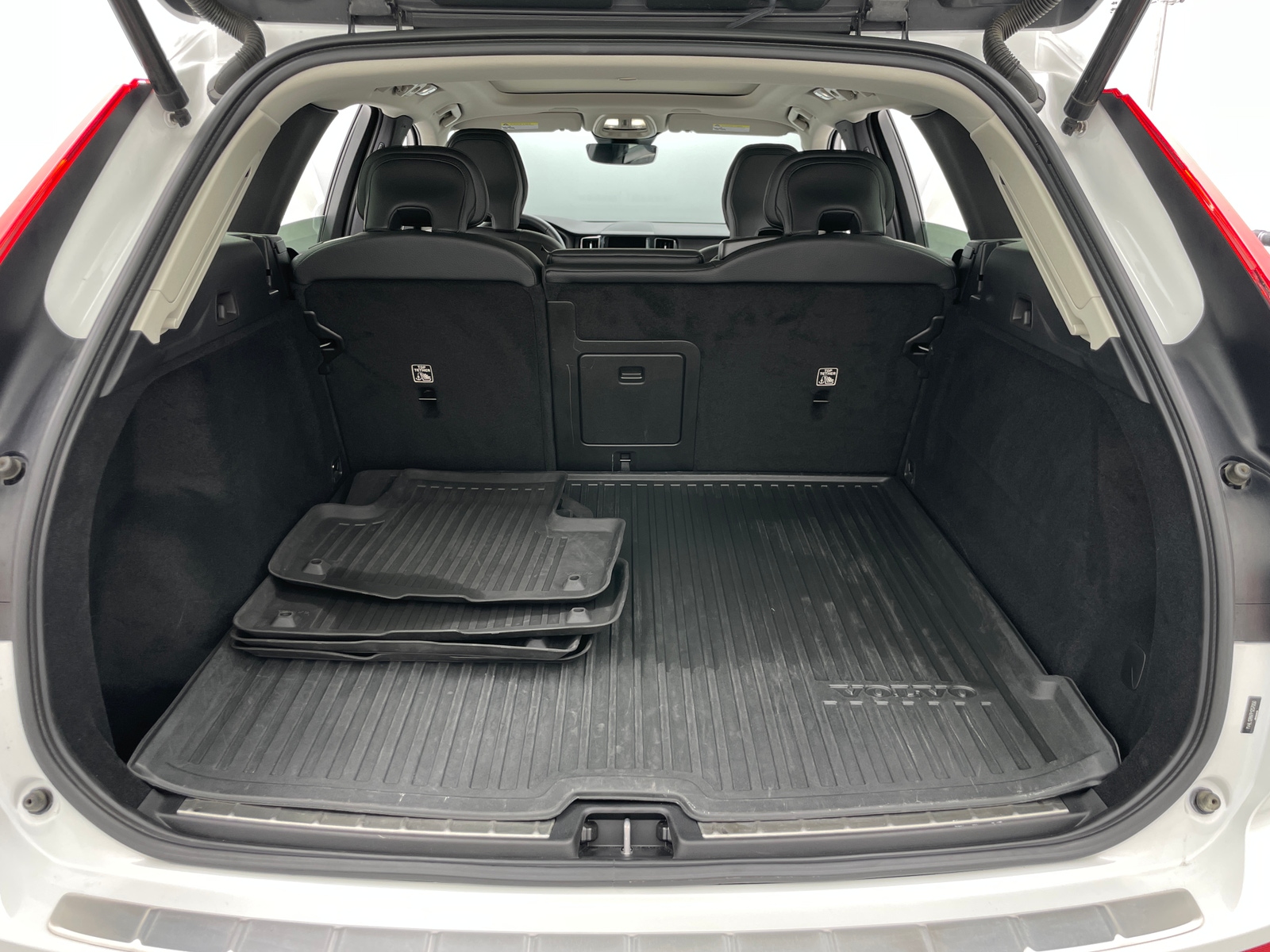 Thumbnail: 2023 Volvo XC60 - 6