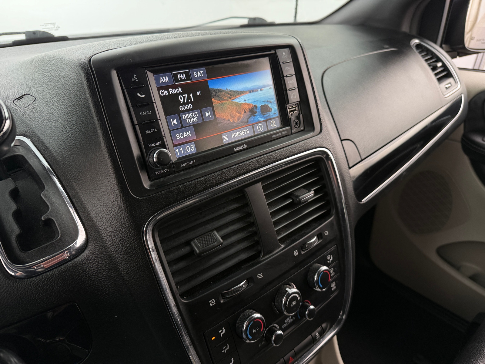 Thumbnail: 2019 Dodge Grand Caravan - 3