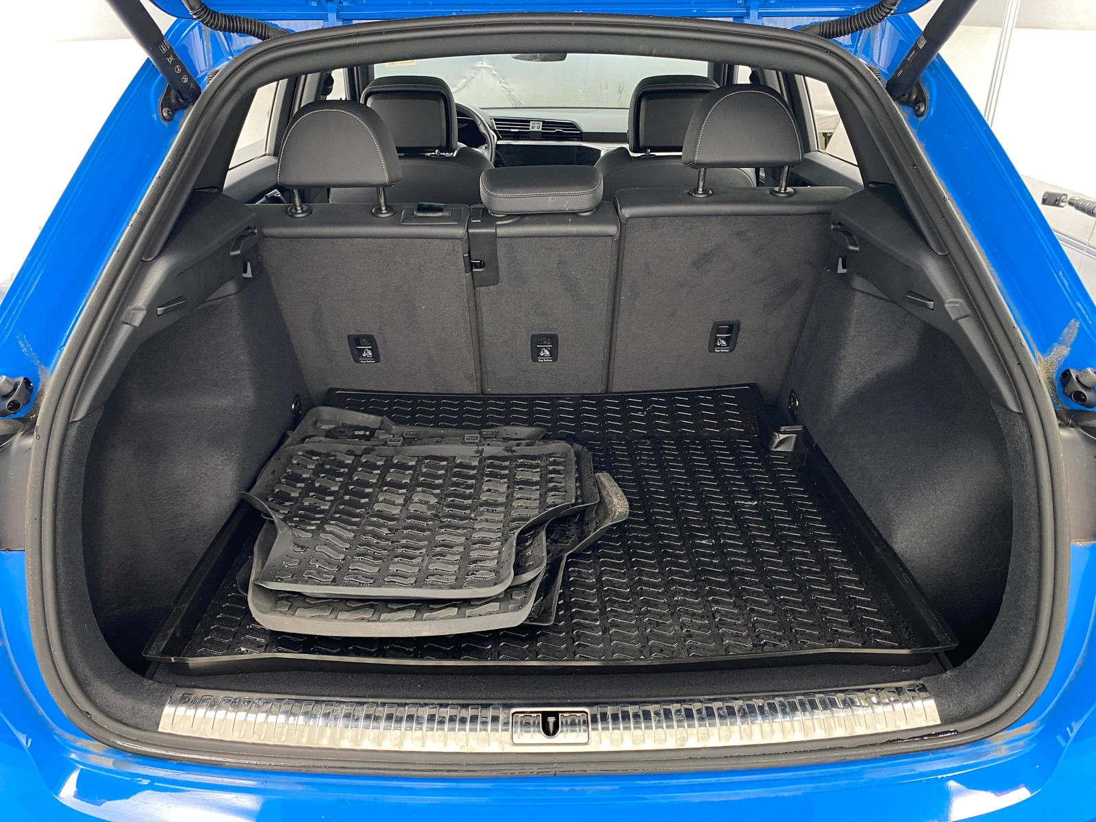 Thumbnail: 2023 Audi Q3 - 6