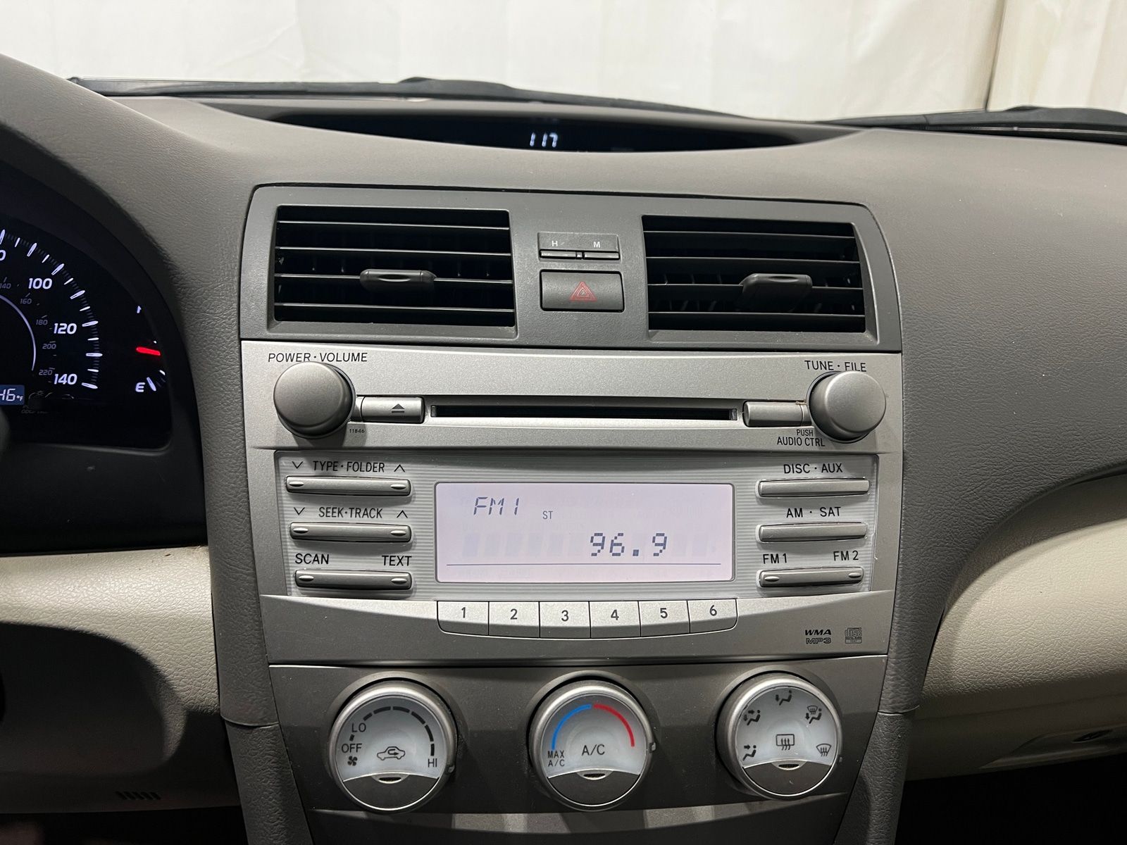 Thumbnail: 2011 Toyota Camry - 4