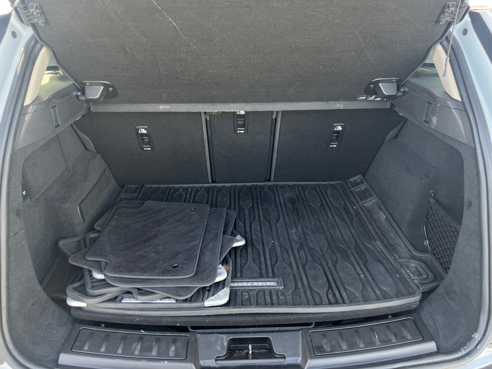 Thumbnail: 2020 Land Rover Range Rover Evoque - 6