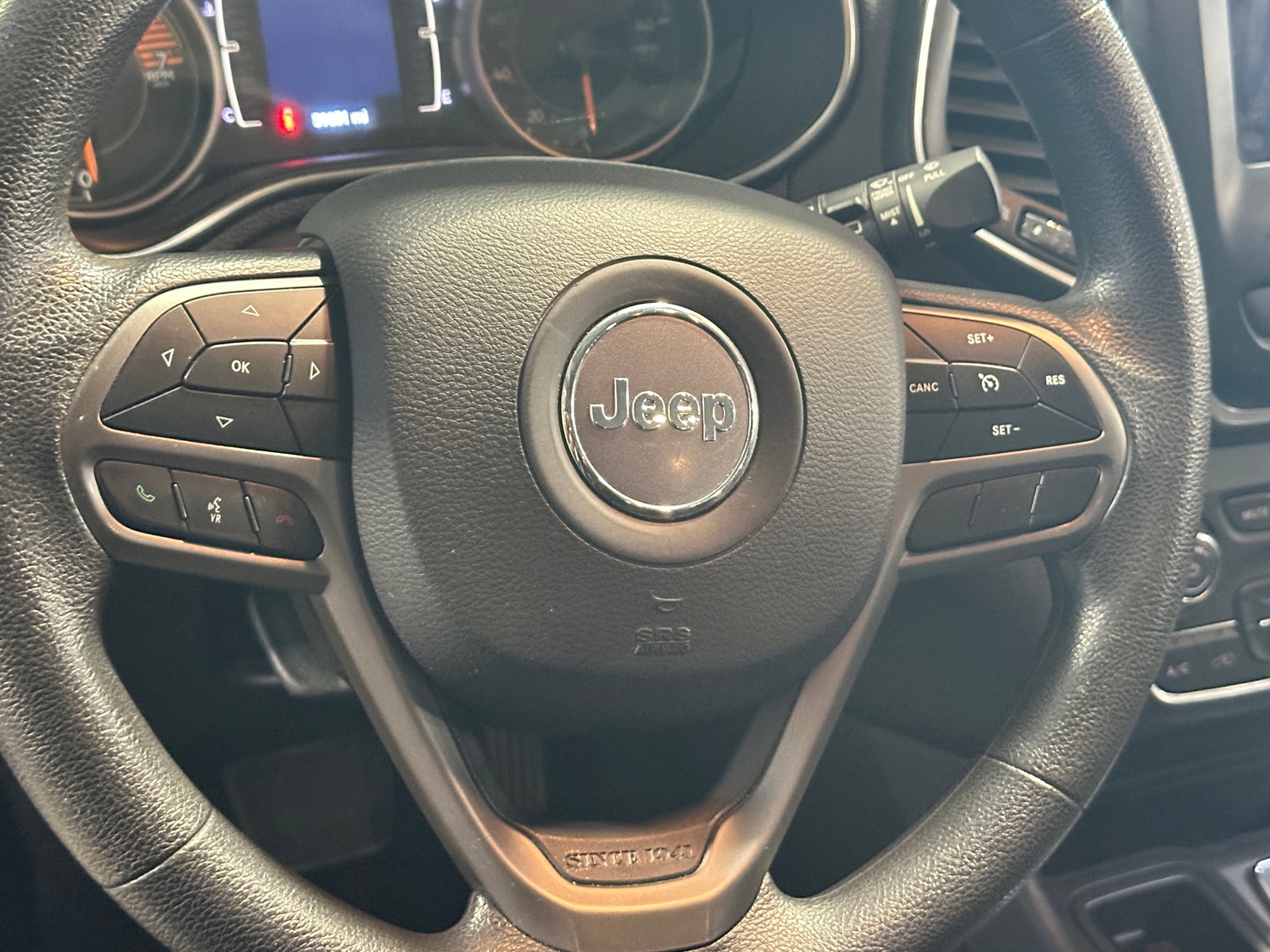 Thumbnail: 2019 Jeep Cherokee - 5