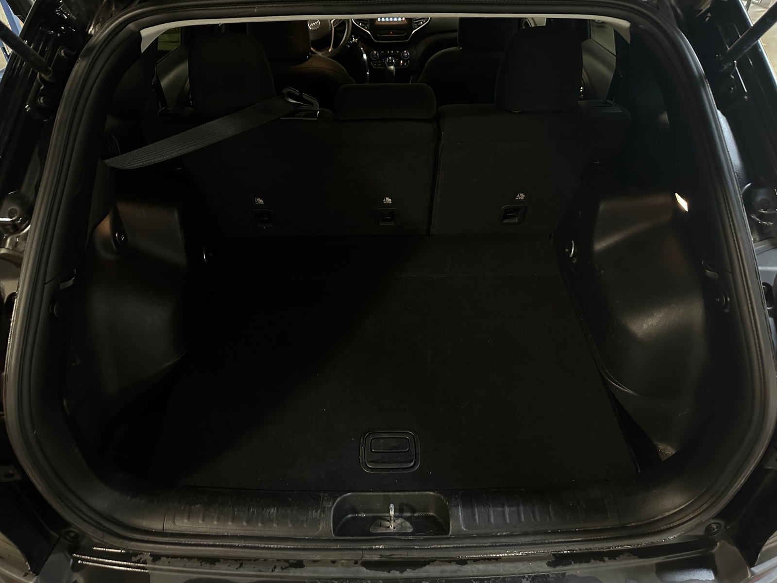 Thumbnail: 2019 Jeep Cherokee - 7