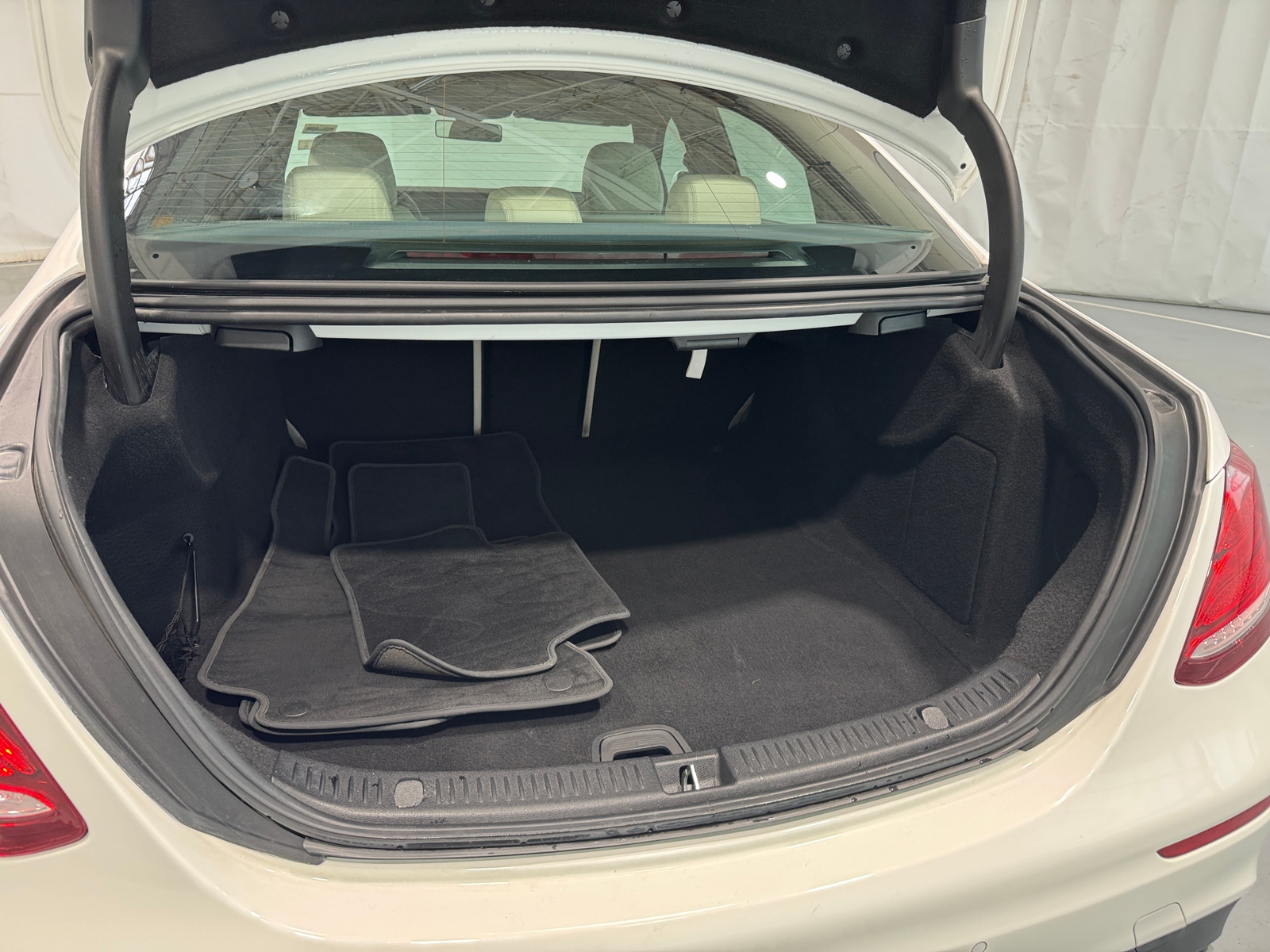 Thumbnail: 2018 Mercedes-Benz E-Class - 6