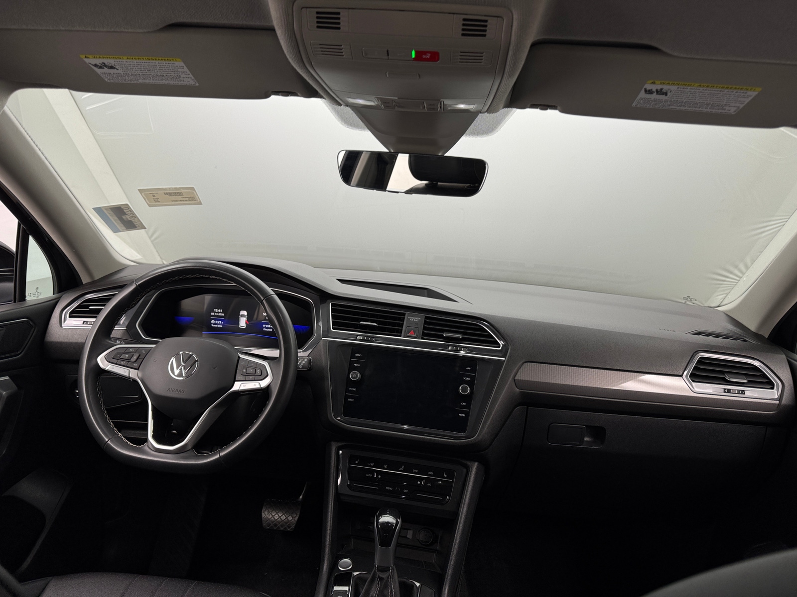 Thumbnail: 2023 Volkswagen Tiguan - 2