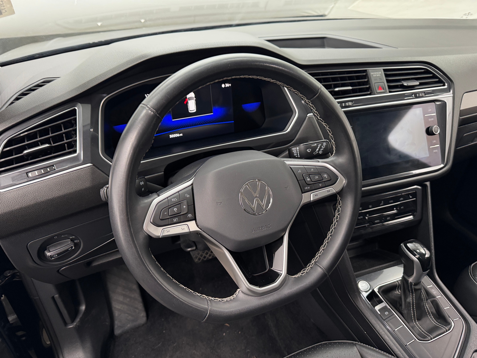 Thumbnail: 2023 Volkswagen Tiguan - 4