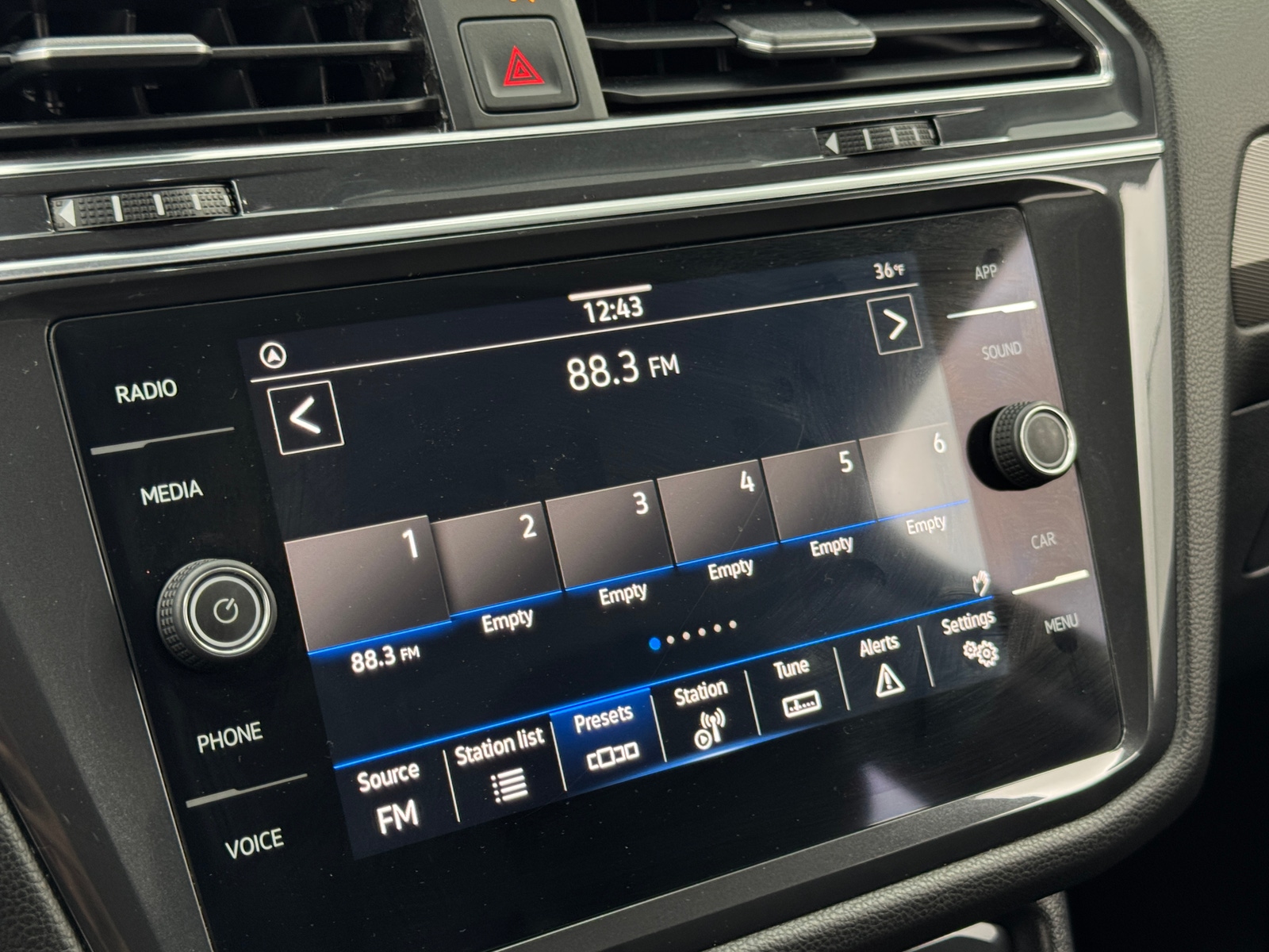 Thumbnail: 2023 Volkswagen Tiguan - 3