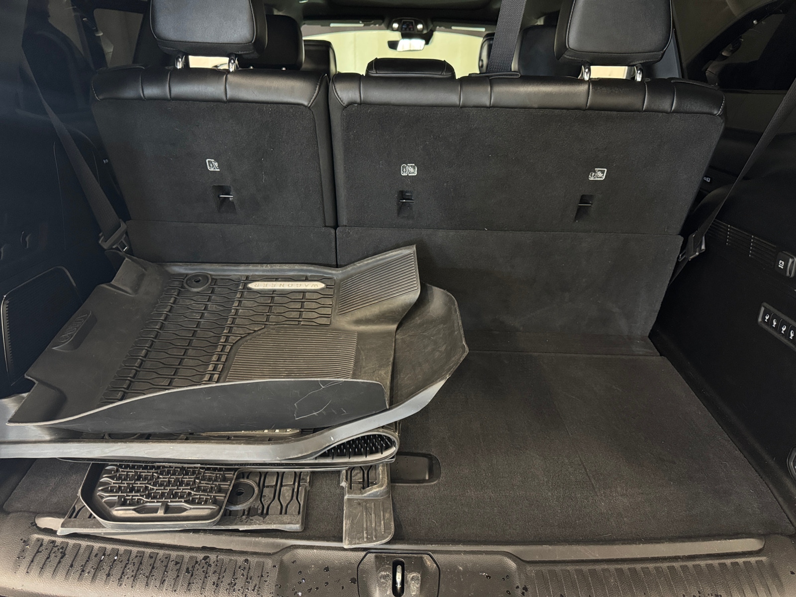 Thumbnail: 2023 Jeep Wagoneer - 6