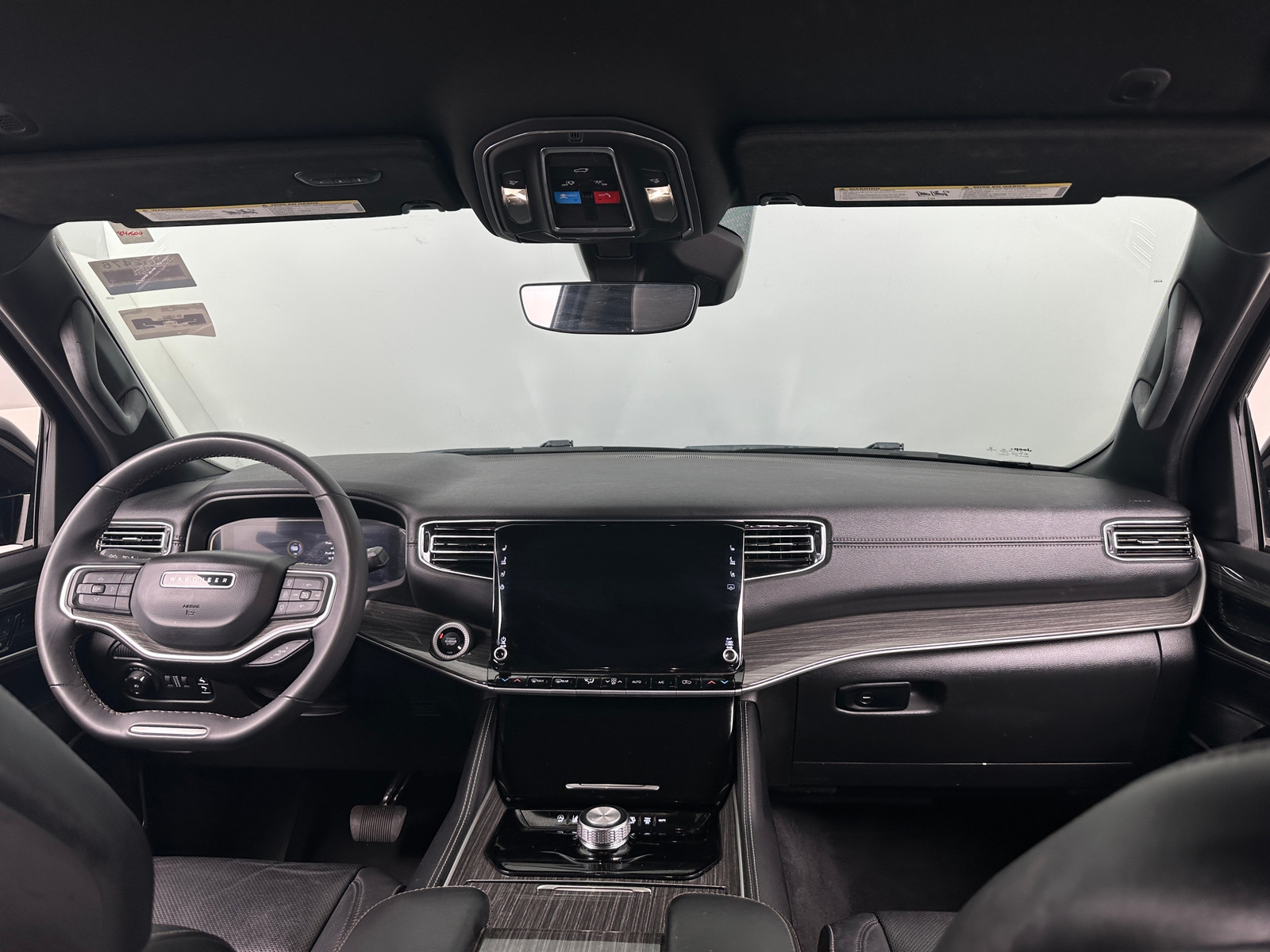 Thumbnail: 2022 Jeep Wagoneer - 2