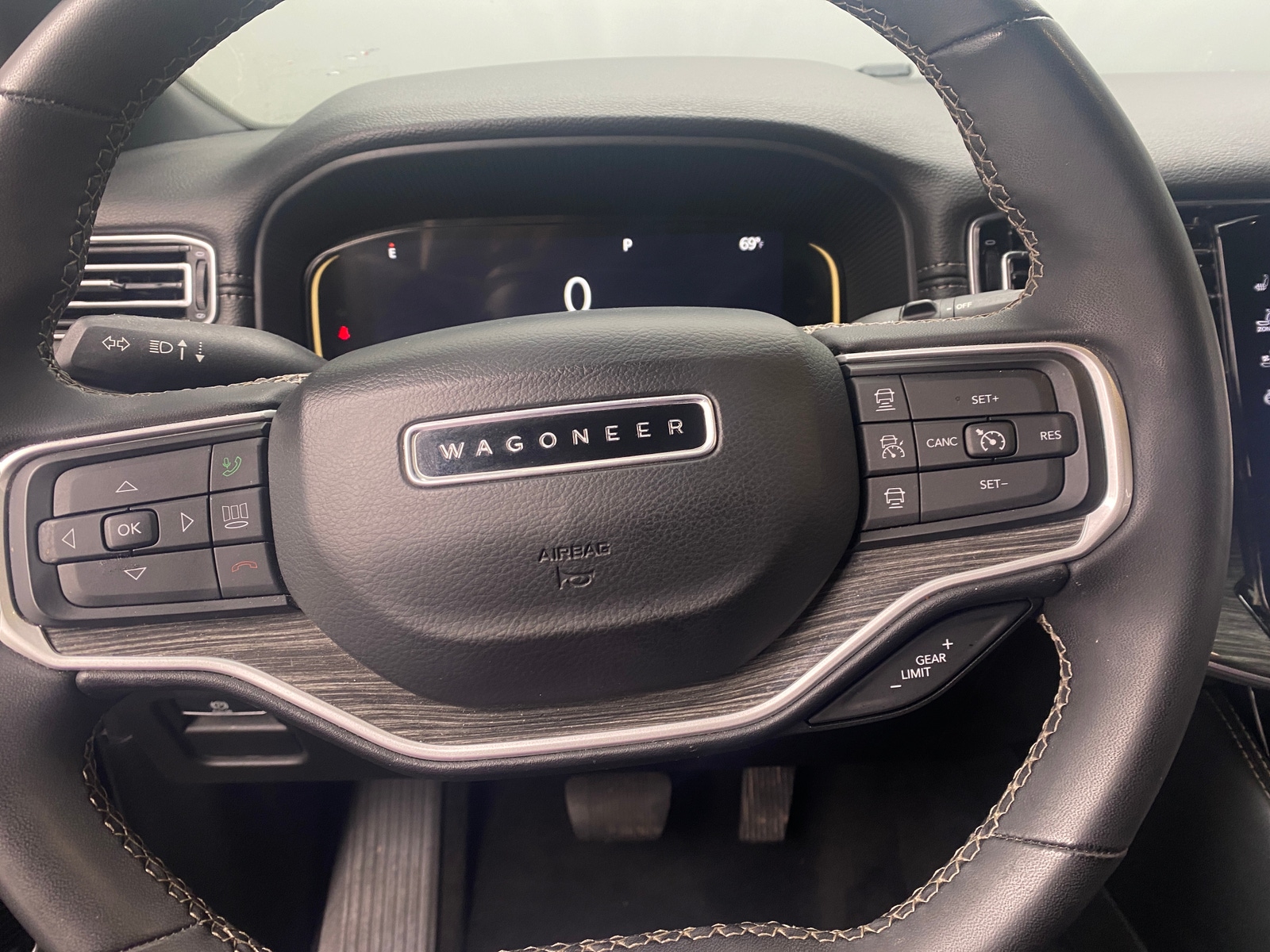 Thumbnail: 2022 Jeep Wagoneer - 4