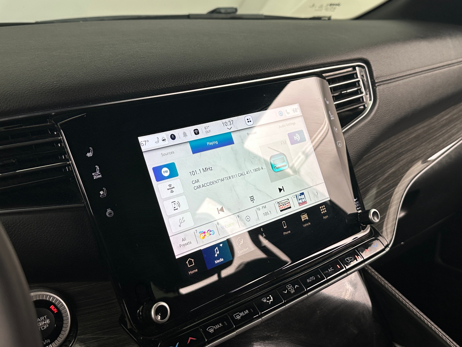 Thumbnail: 2022 Jeep Wagoneer - 3