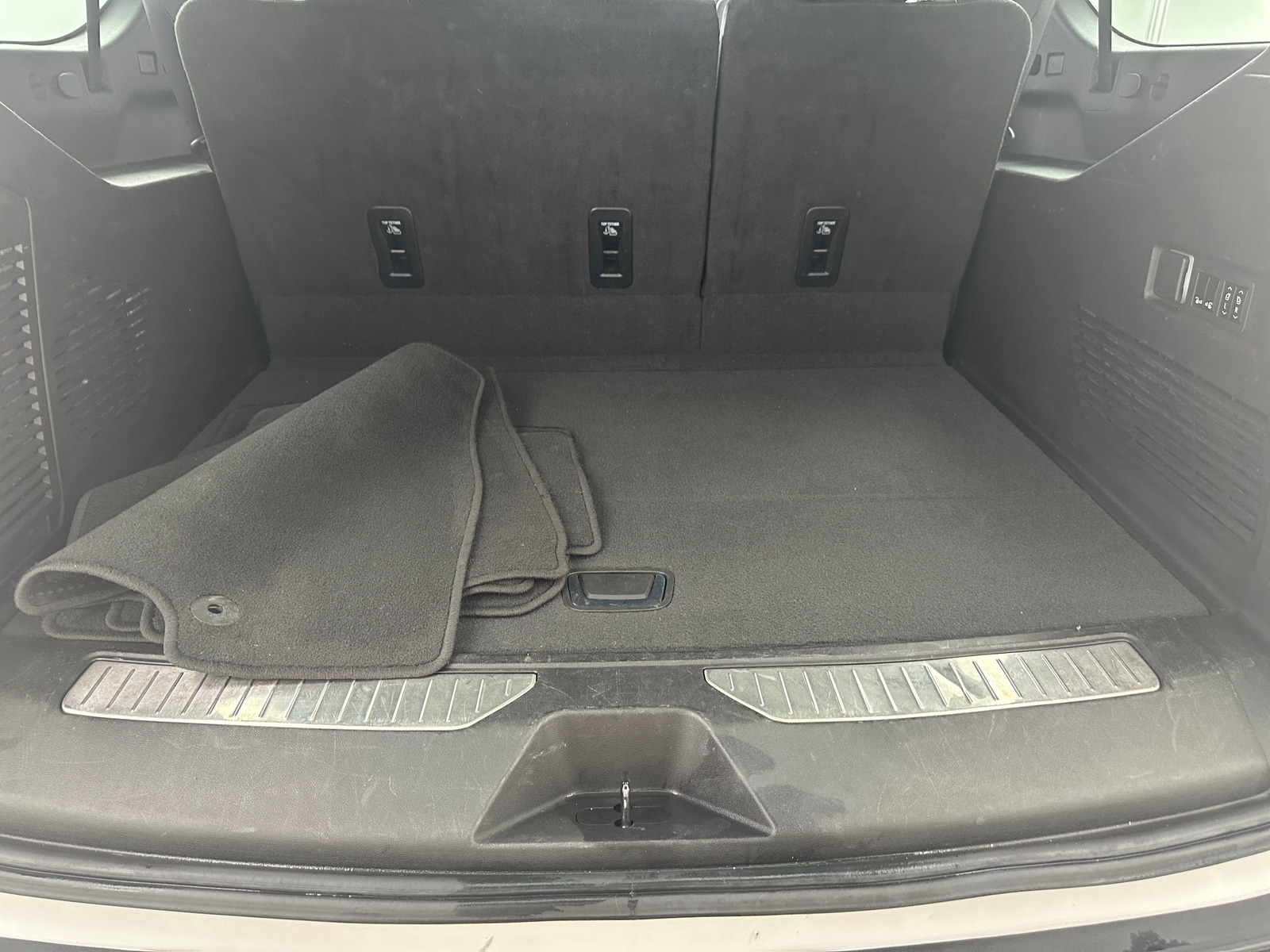 Thumbnail: 2023 Chevrolet Suburban - 6